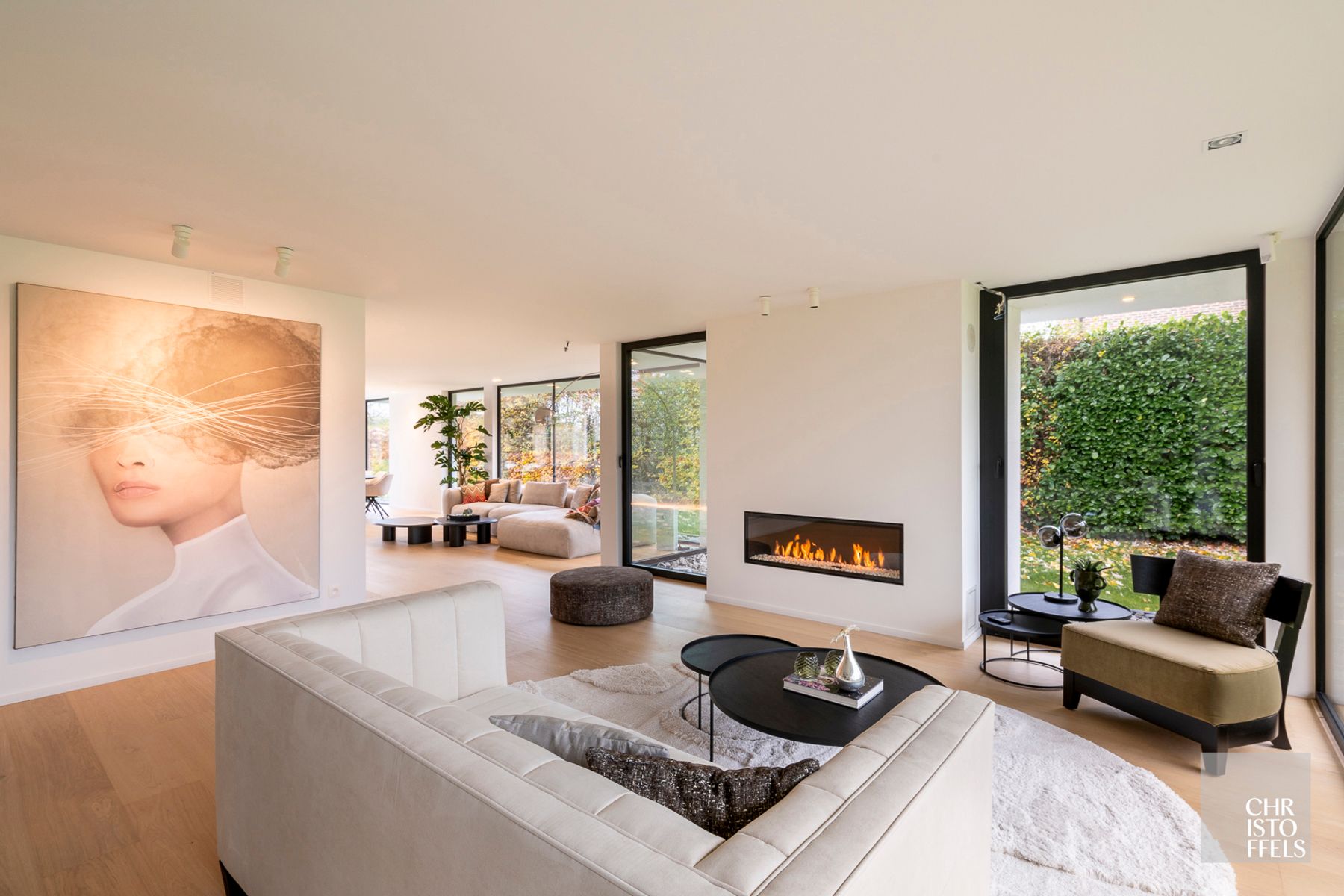 High-end gerenoveerde eigentijdse villa op een perceel van 4.379m² te Hasselt! foto 5