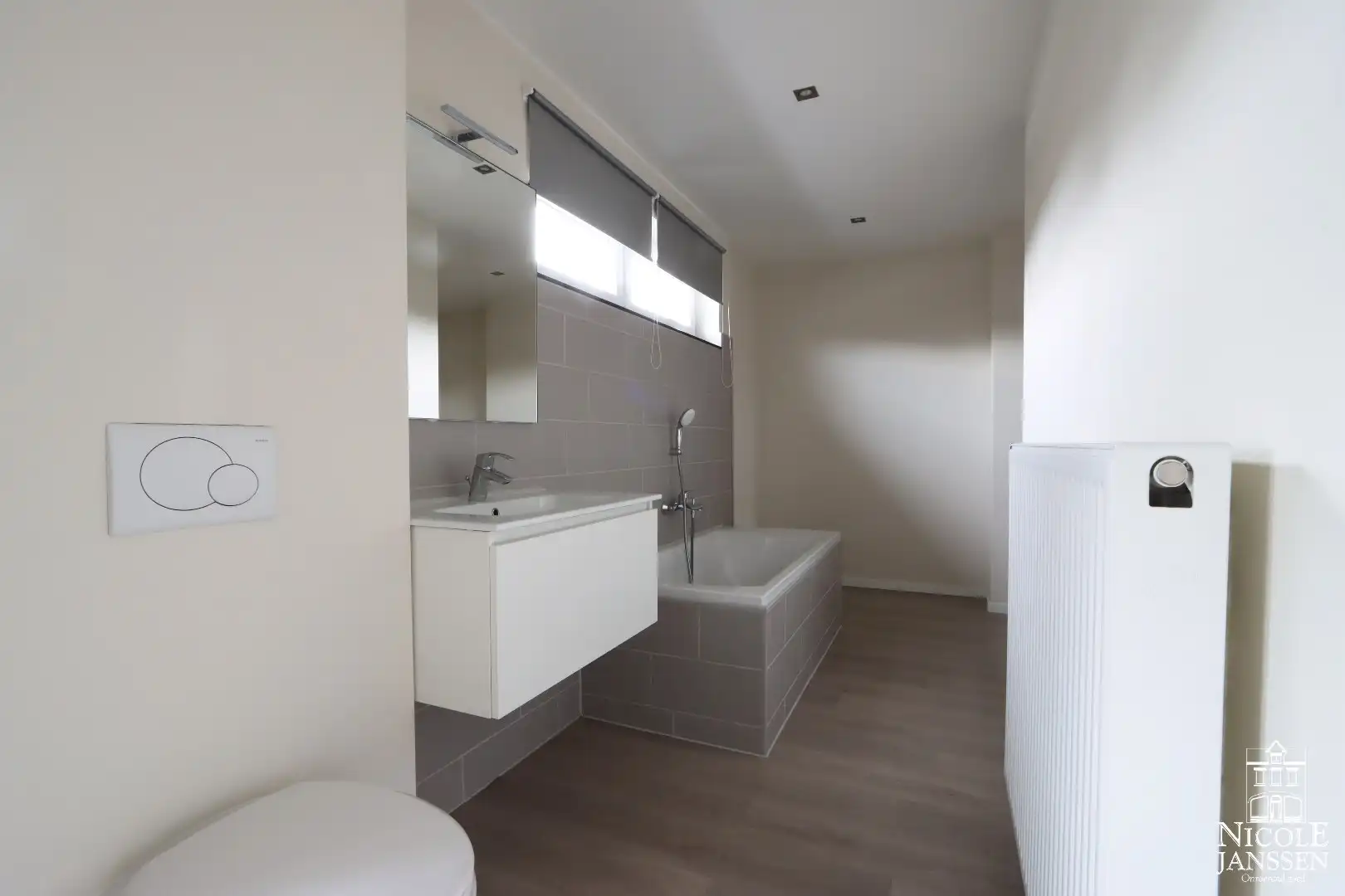 Compleet gerenoveerde ruime stadswoning met gezellige binnenkoer foto 15