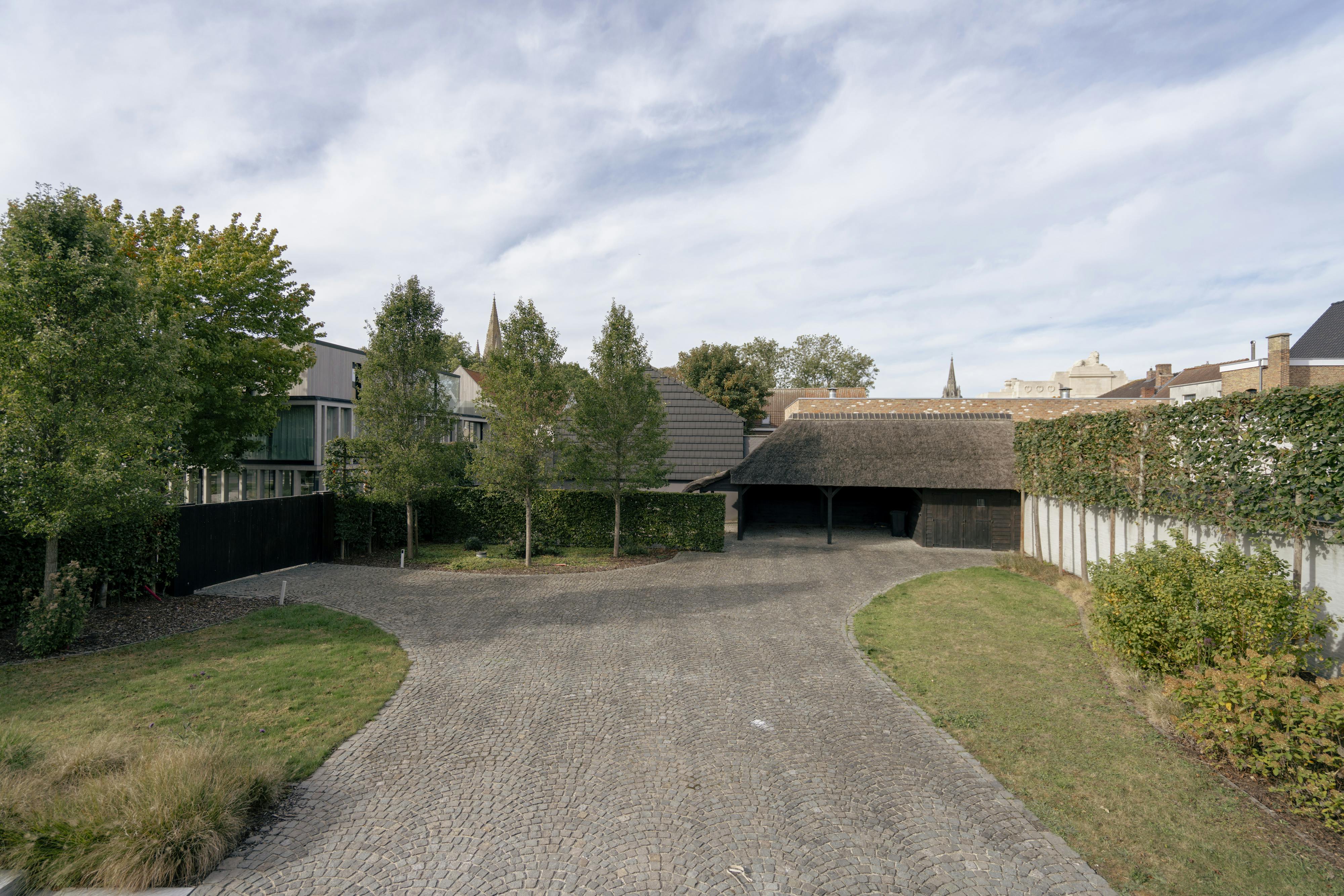 Uitzonderlijke villa te koop op 100m van de Menenpoort foto 2