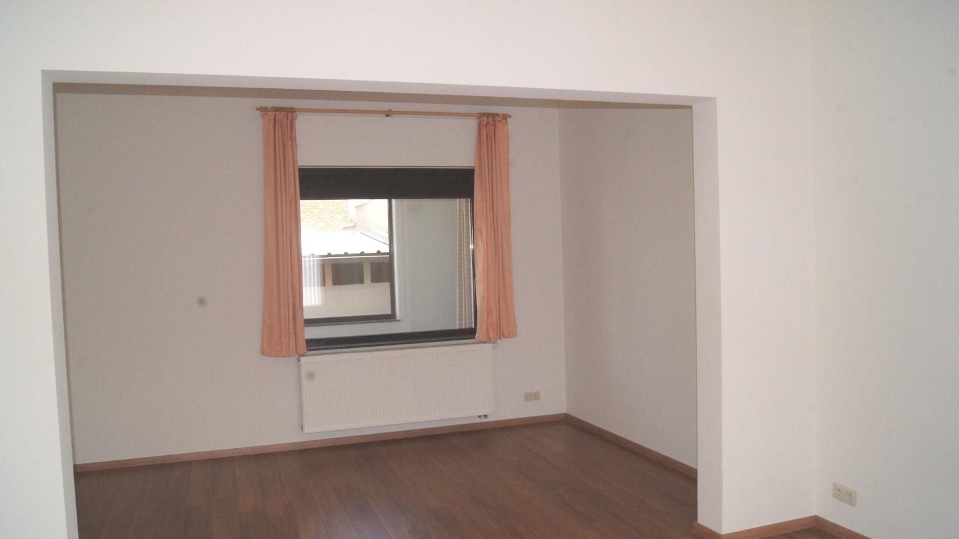 Volledig instapklare woning met 3 slpks en garage foto 9