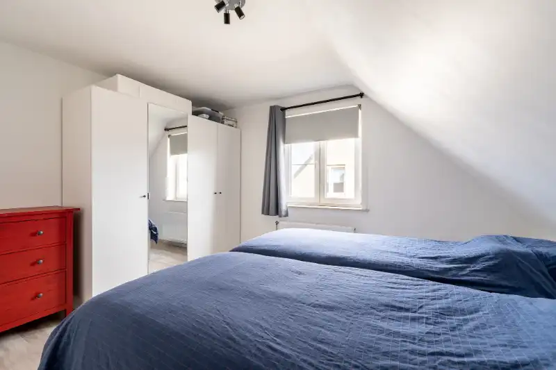 Halfopen bebouwing met praktische indeling in rustige woonwijk foto 12