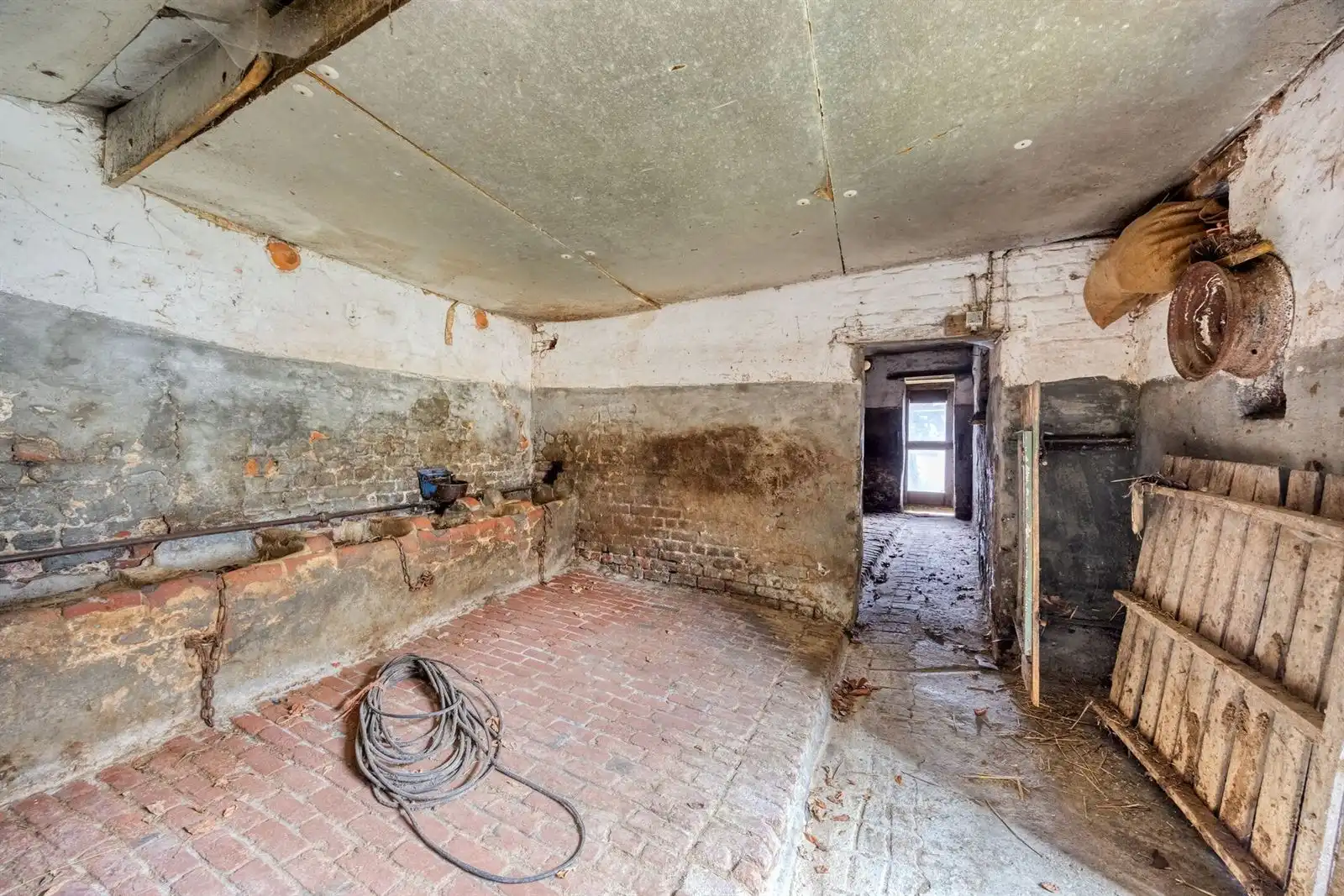 Alleenstaande woning met schuur en omliggende weiden  foto 24