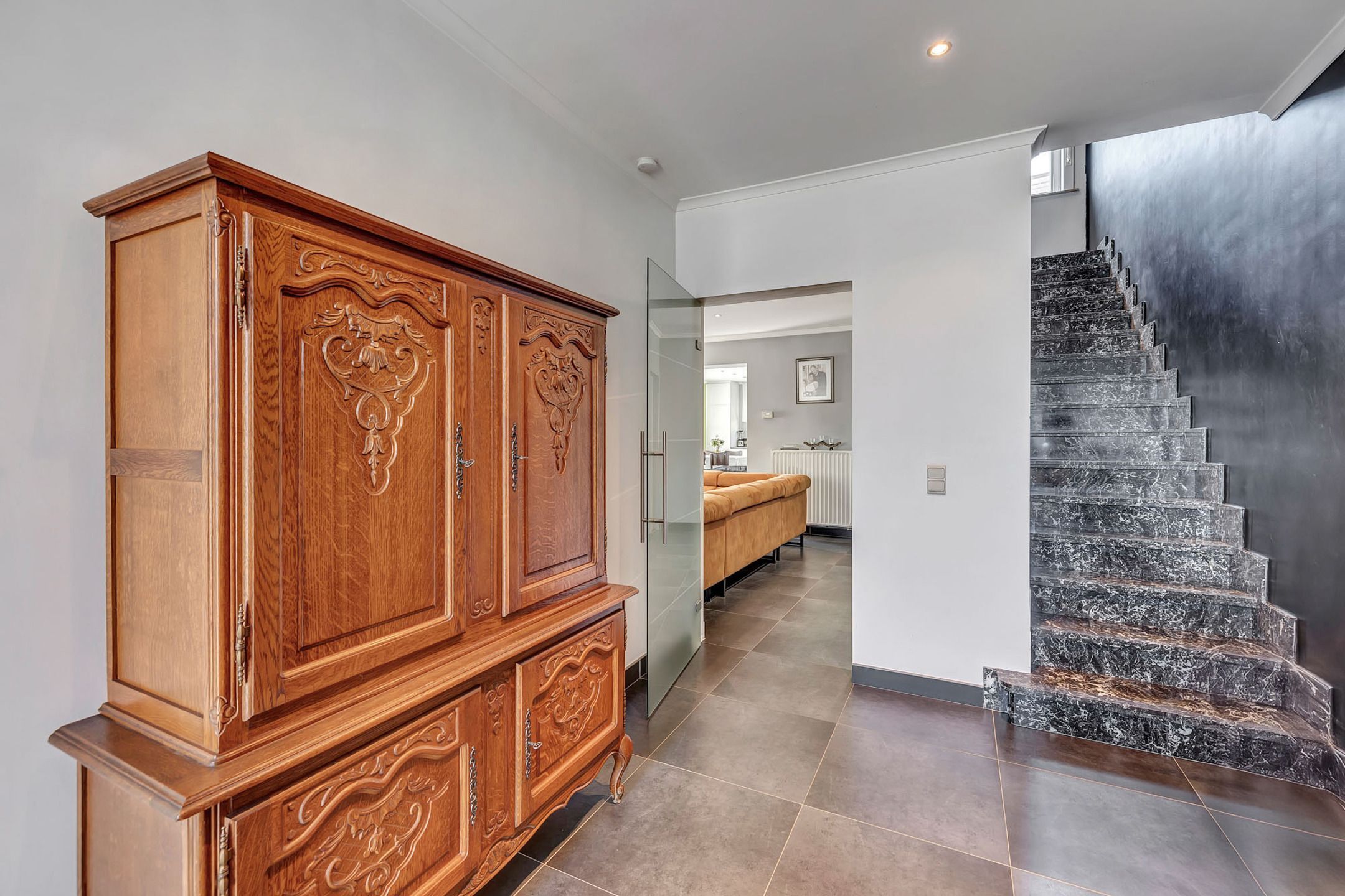 Instapklare woning met ruime garage en tuin foto 11