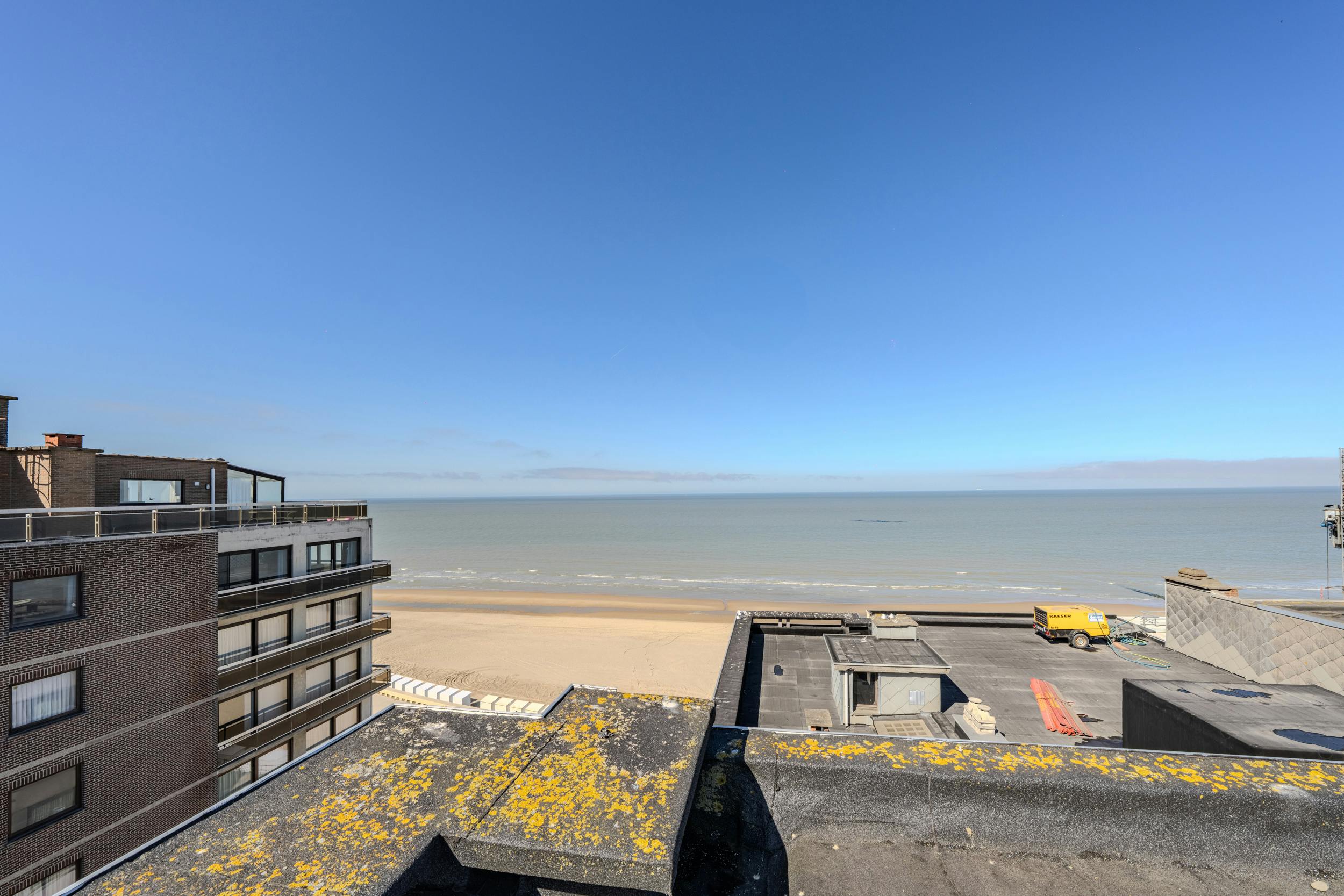 Instapklaar appartement met twee slaapkamers en zijdelings zeezicht! foto 3