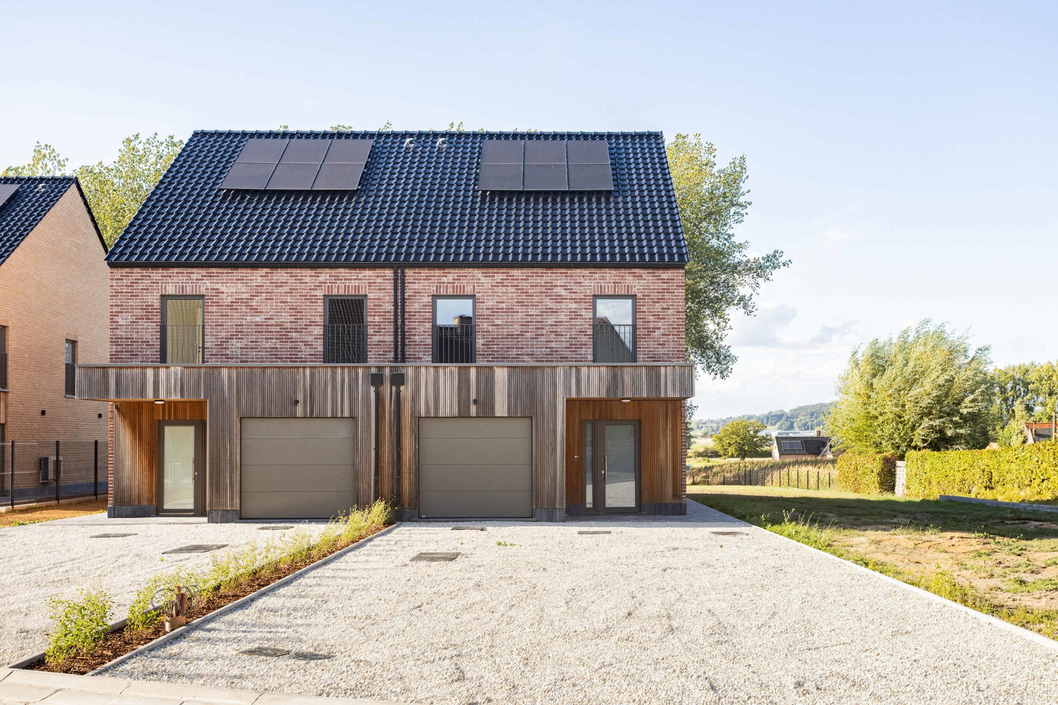 Prachtige nieuwbouwwoning omringd door groen en natuur. foto 2