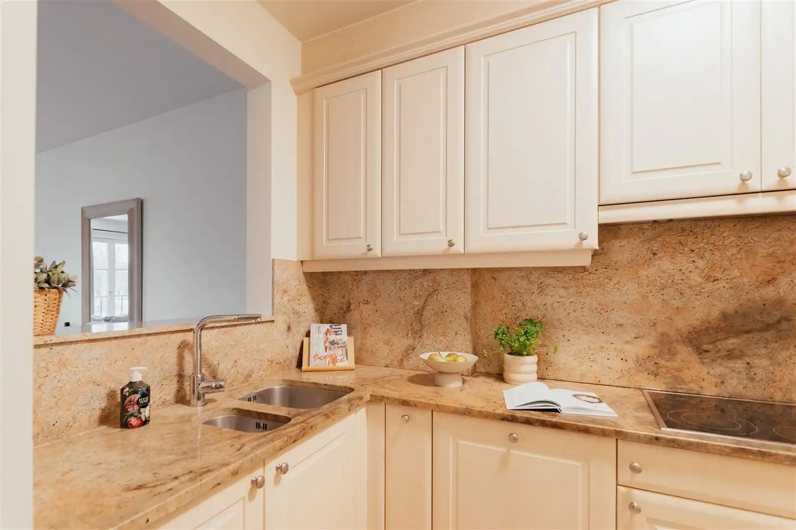 Kiftgate residence met zicht over het mooie dokter Roosensplein foto 10