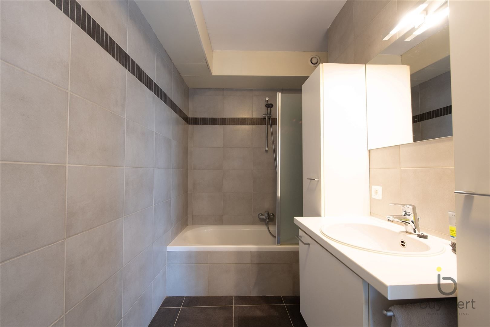 Lichtrijk hoekappartement met prachtig vergezicht over de stad + P foto 17