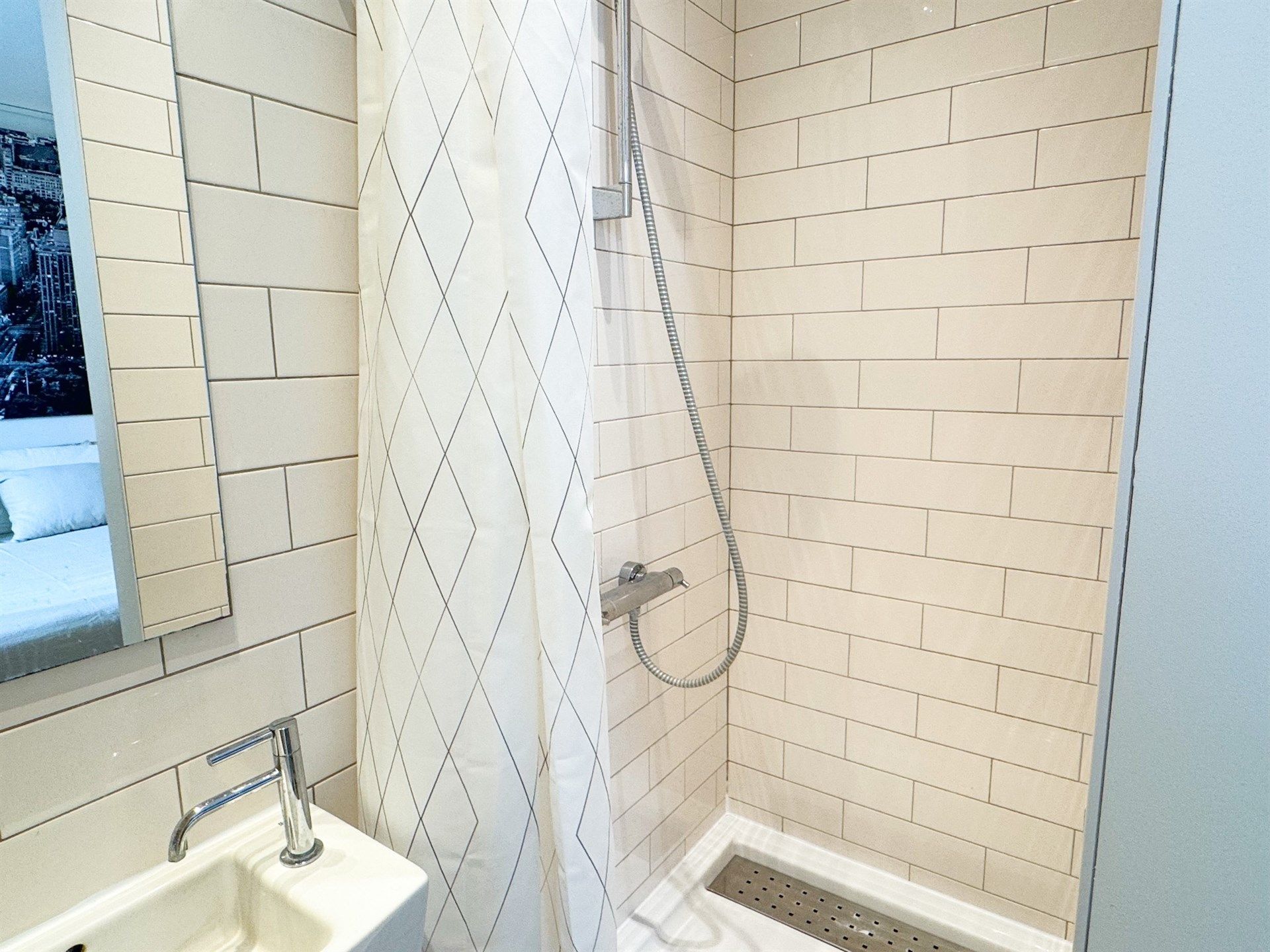Prachtig gemeubelde studio in authentiek herenhuis! foto 8