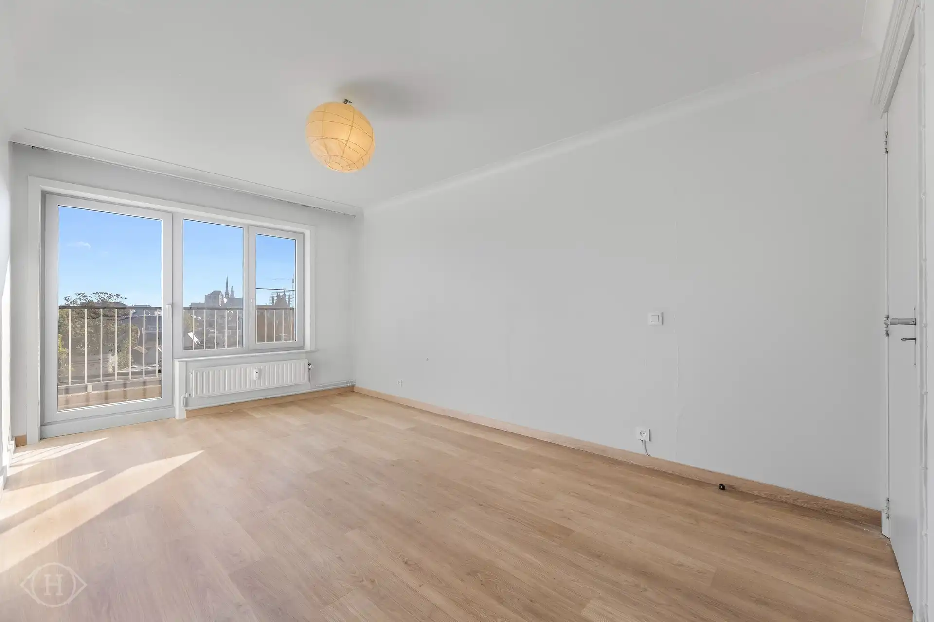 Ruim appartement met terras, parking en prachtig uitzicht foto 16