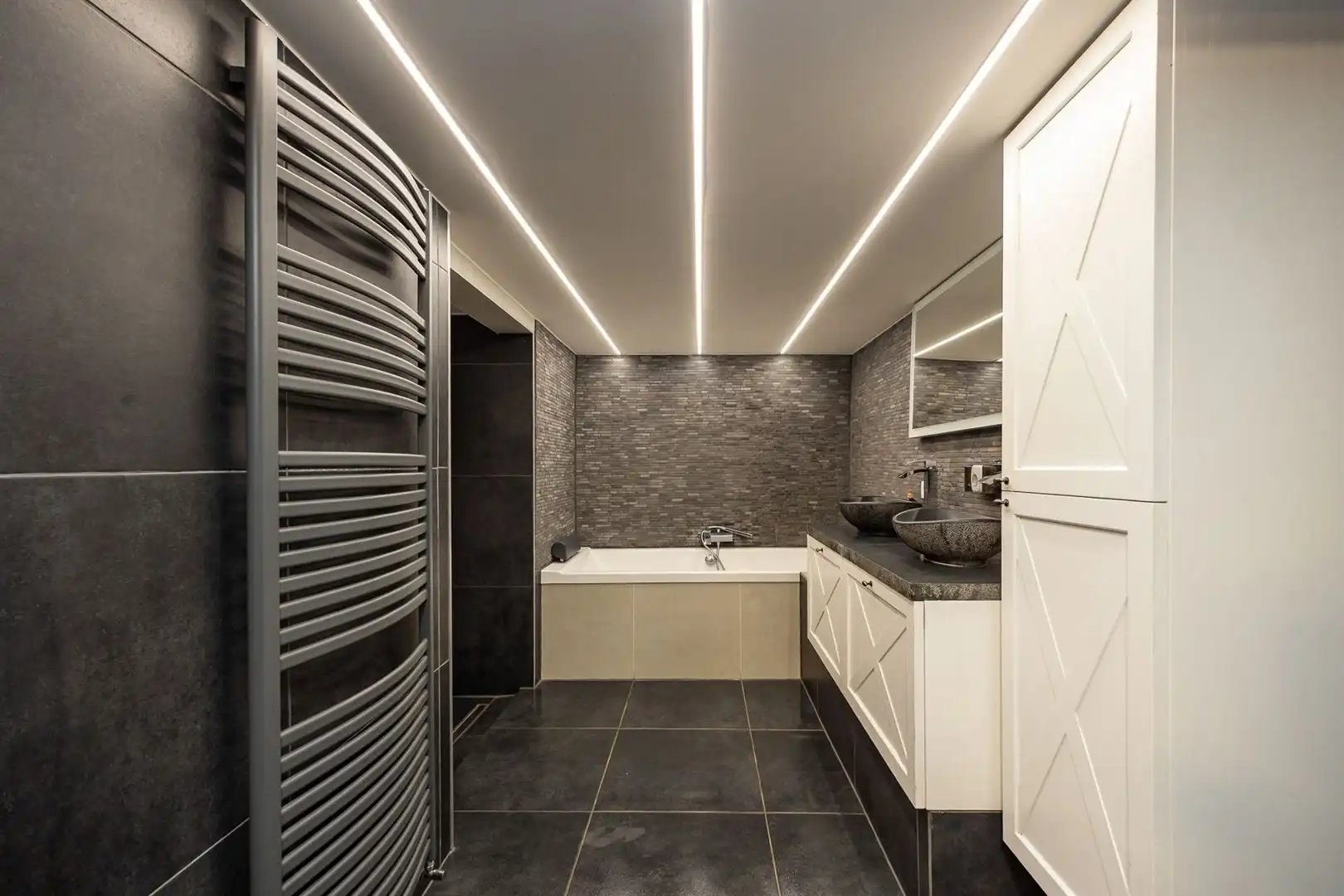 Een ruime halfopenbebouwing op 2000m2 foto 14