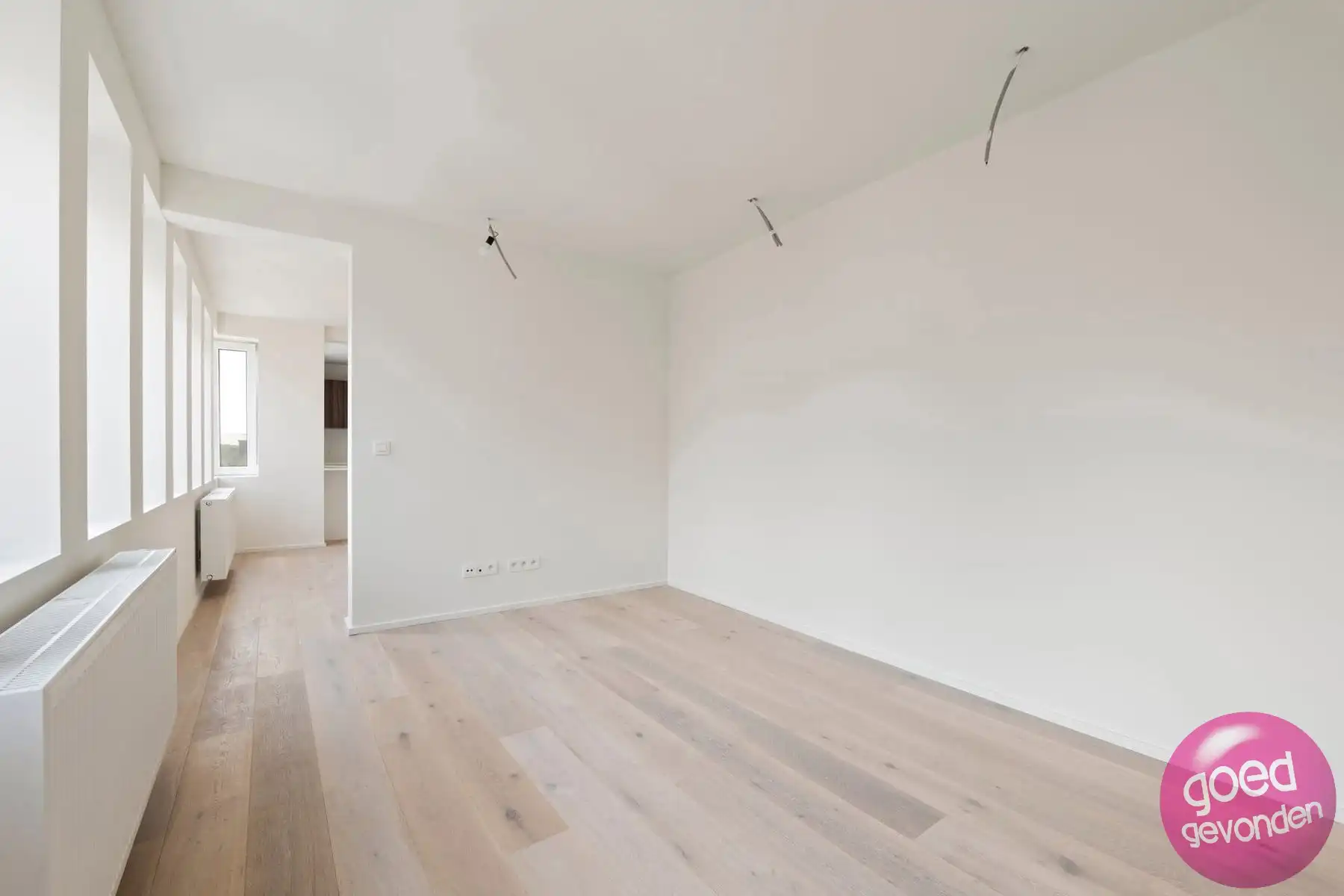 NIEUW APP - 1of2 SLK - TERRAS - KELDER - CENTRUM - GEEN BTW foto 10