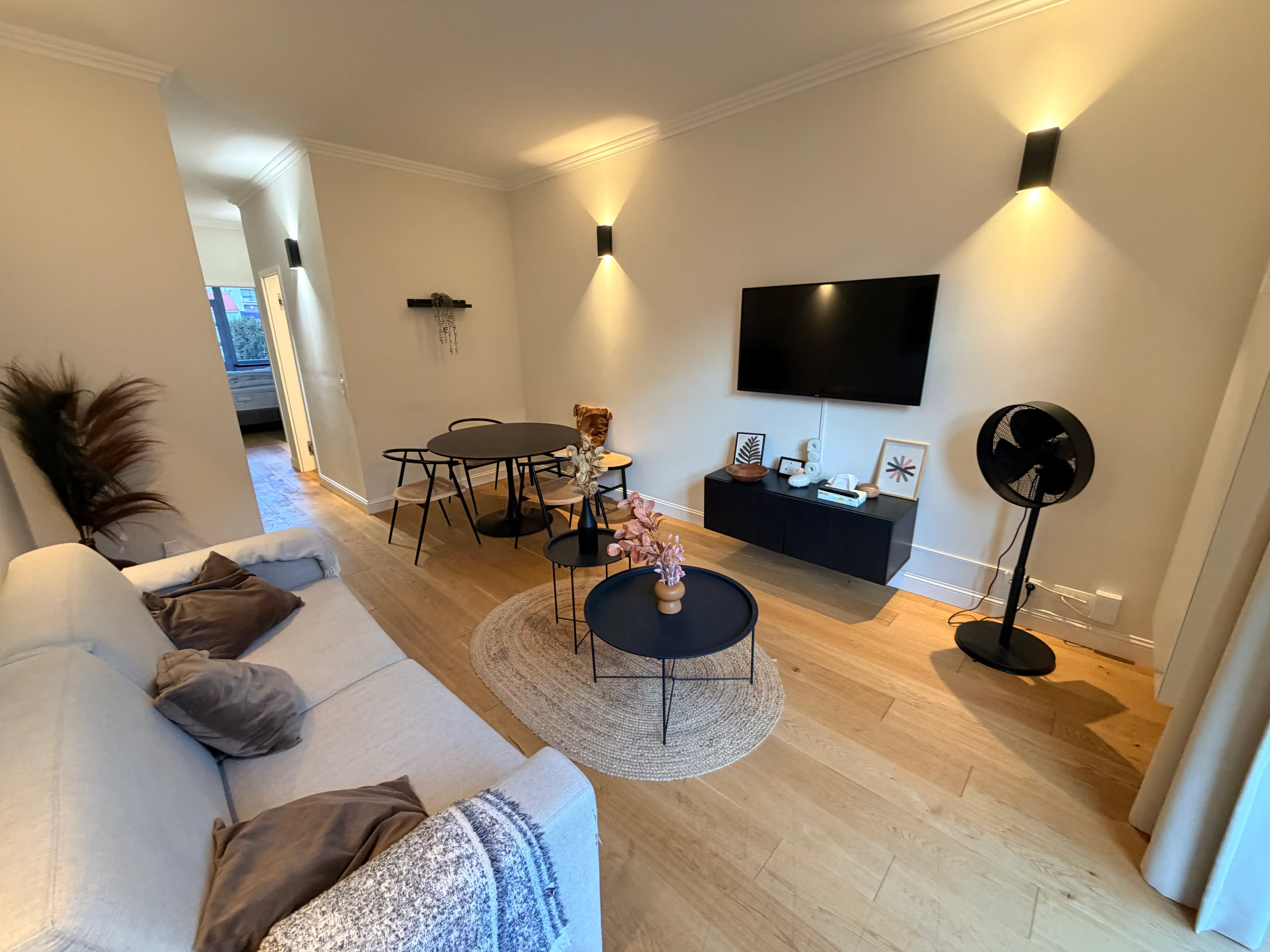 --- NOUVEAU --- Charmant appartement meublé avec deux balcons au cœur du quartier du Châtelain foto 2