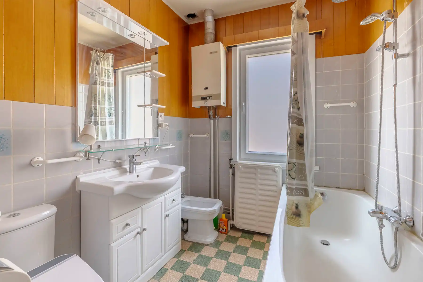 Te renoveren appartement met ruim magazijn/garage foto 17