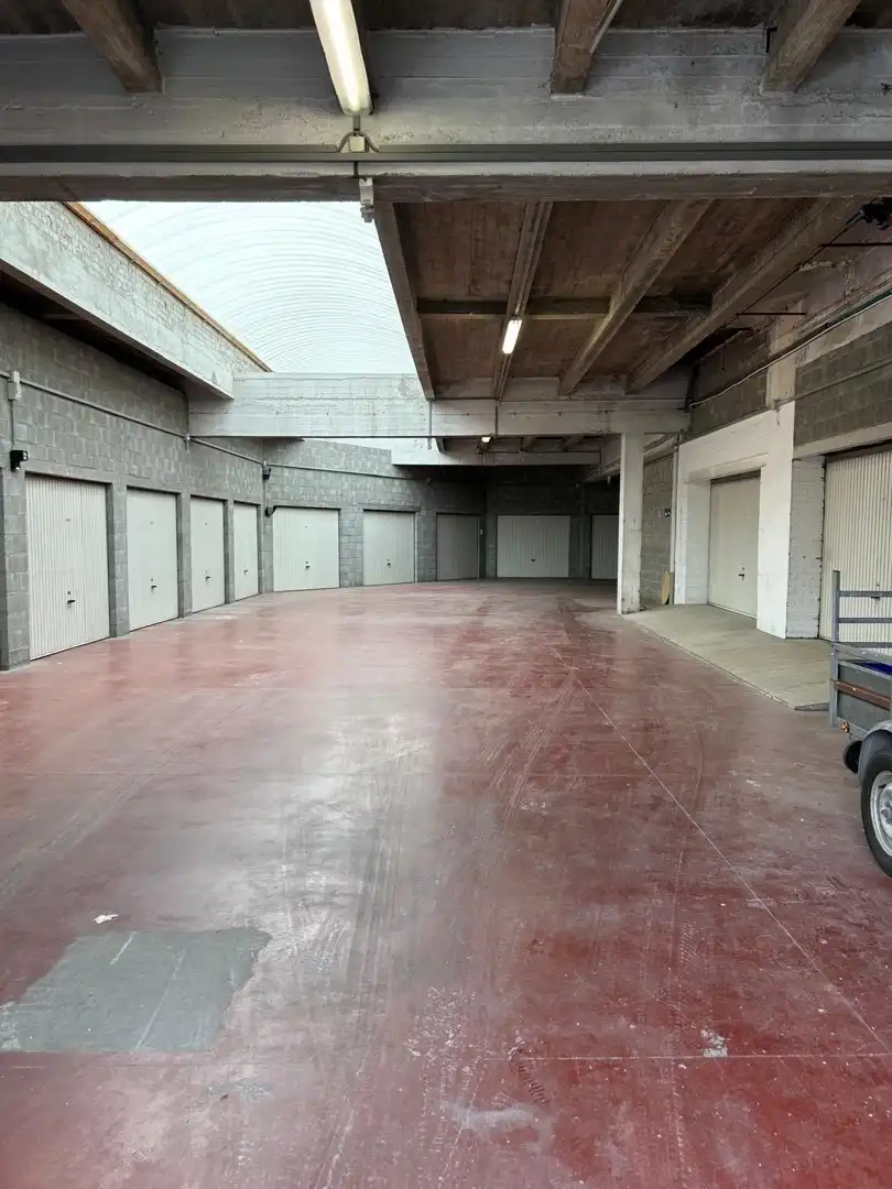 Garagebox gelijkvloers op wandelafstand van het centrum foto 8
