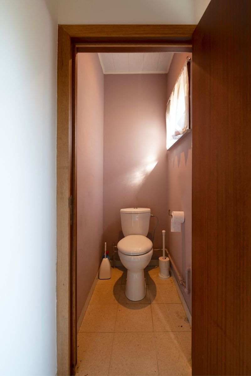 Op te frissen / te renoveren woning met tuin in residentiële buurt foto 18