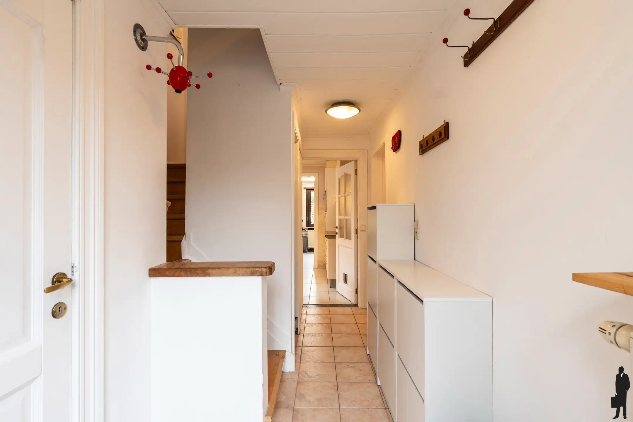 Gezinswoning met tuin, ruime garage en tal van mogelijkheden foto 4