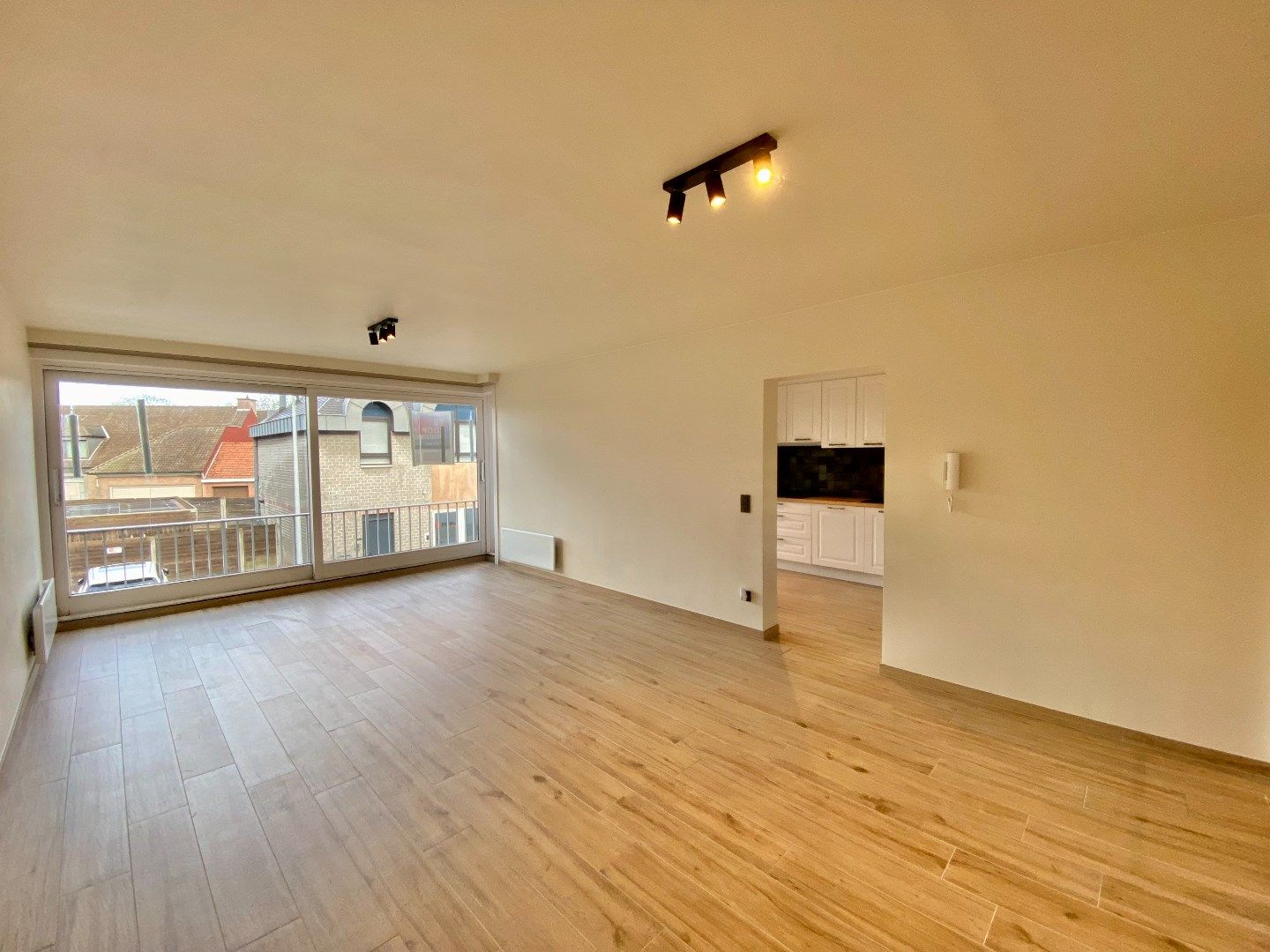 RECENT GERENOVEERD APPARTEMENT (2022)  MET 2 SLPKS, GARAGE EN GUNSTIG EPC (C) foto 6