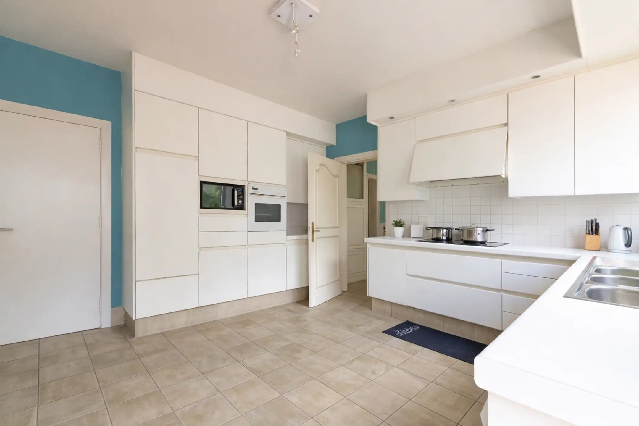 Riante te renoveren villa met grote tuin in centrum Rumbeke foto 4