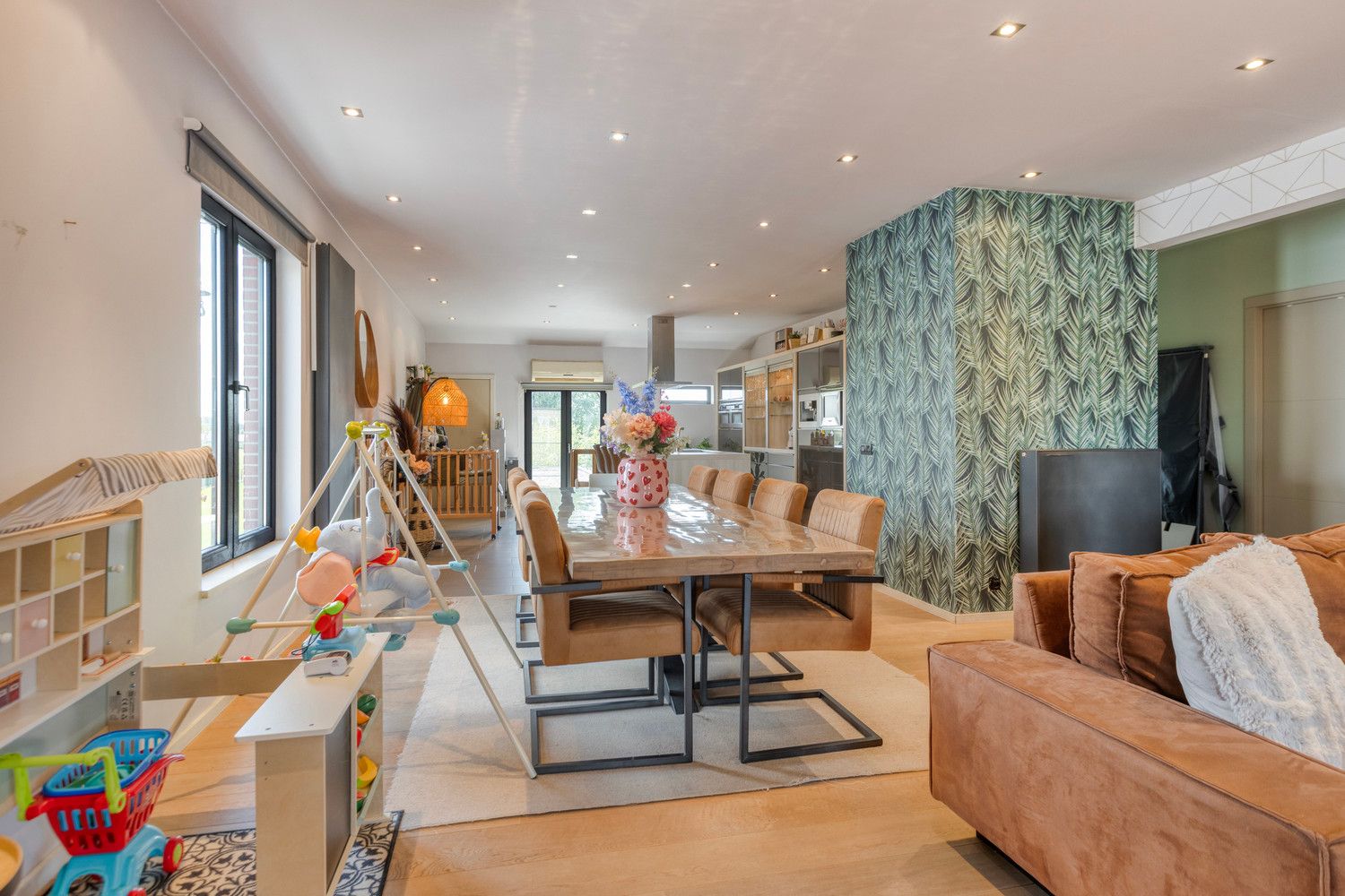 ZEER RUIM EN INSTAPKLAAR DUPLEX APPARTEMENT MET 3 SLPKS! foto 11