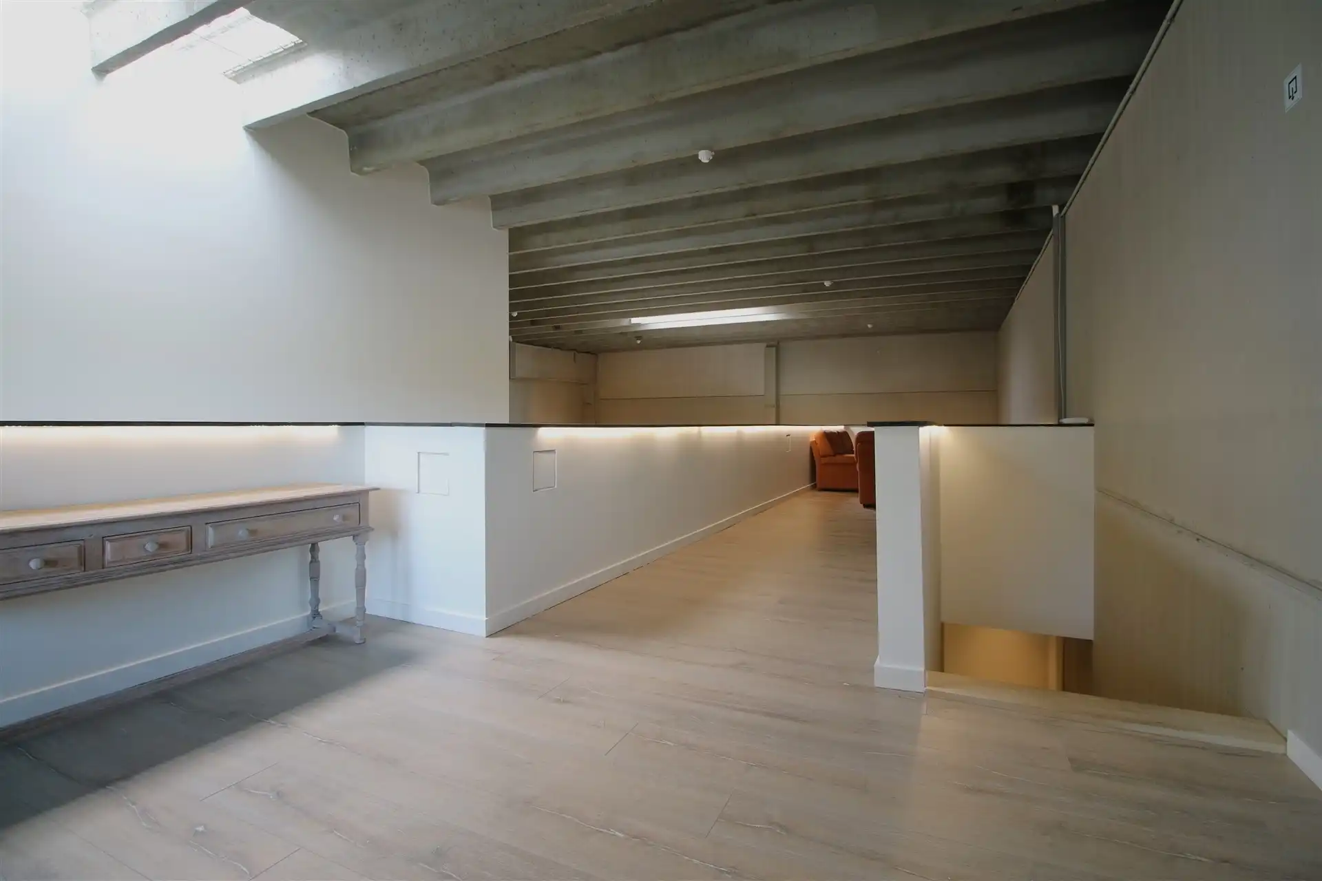 Ingerichte KMO-unit met burelen en magazijnen foto 25