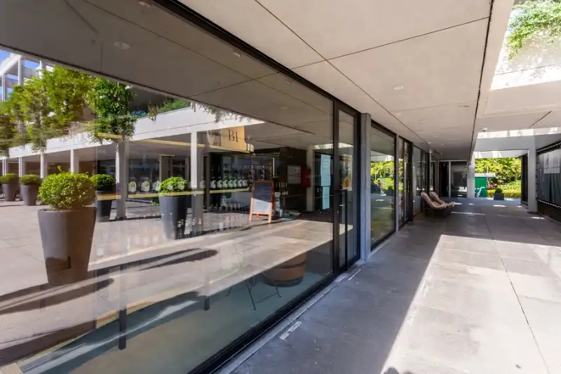 Prachtige handelsruimte te huur op "PATIO DONK" foto 2