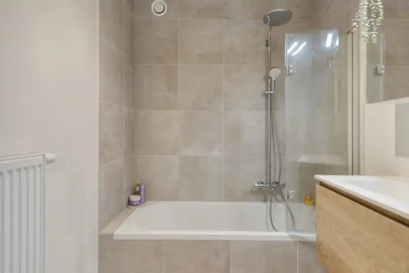 Stijlvol 2-slaapkamerappartement met autostaanplaats op een rustige ligging. foto 7