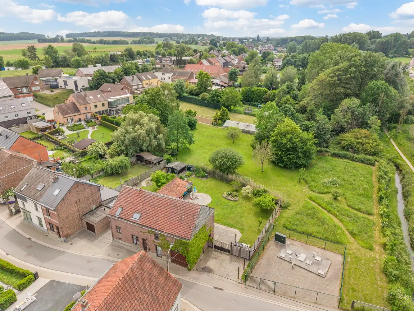 Charmante woning met zonnige tuin, grote garage en eindeloze mogelijkheden foto 3