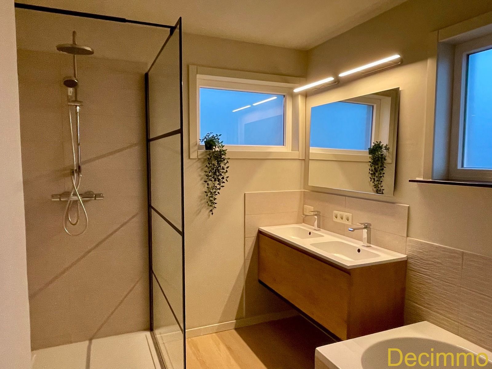 Volledig gerenoveerde woning met 3 slaapkamers, lage energiekost– rustig gelegen in het groen. foto 11