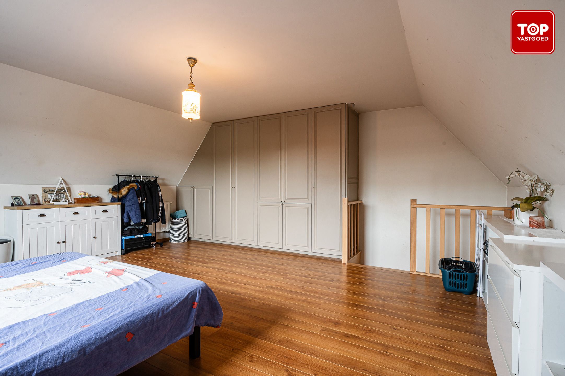 Ruime en lichtrijke woning met 4 slaapkamers in een rustige wijk foto 15