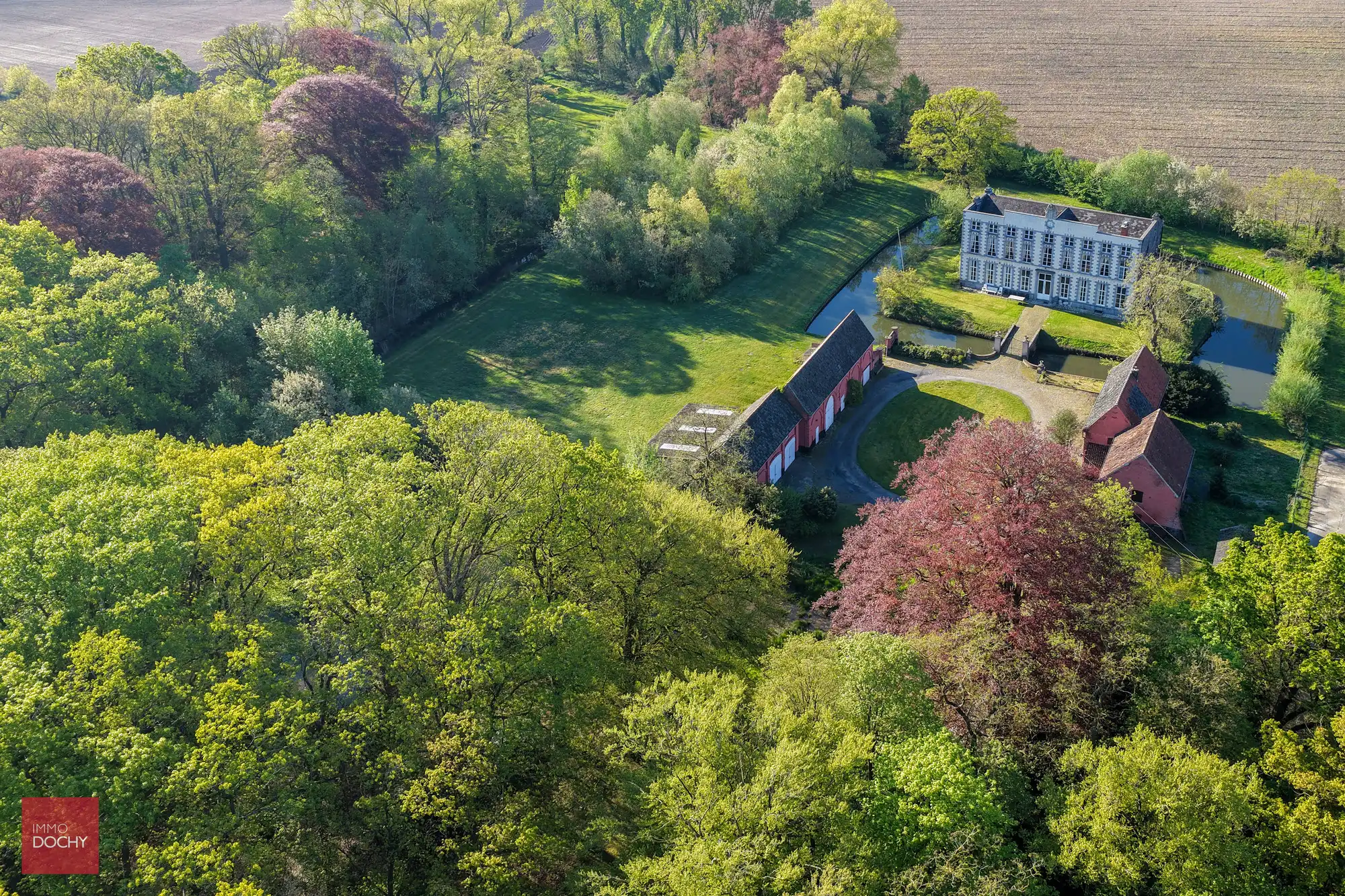 Hoofdfoto van de publicatie: Omwald kasteeldomein op ca. 4,4ha