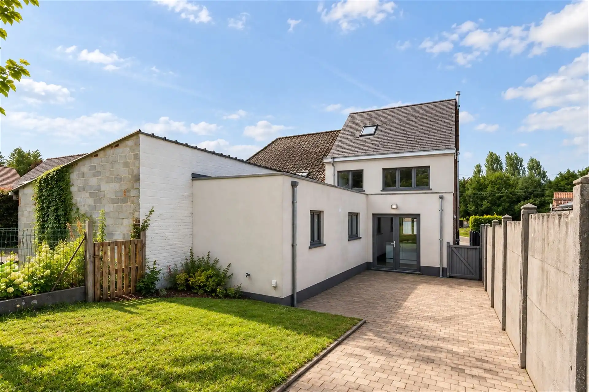Mooie gerenoveerde halfopen woning met tuin in Saint-Sauveur foto 17