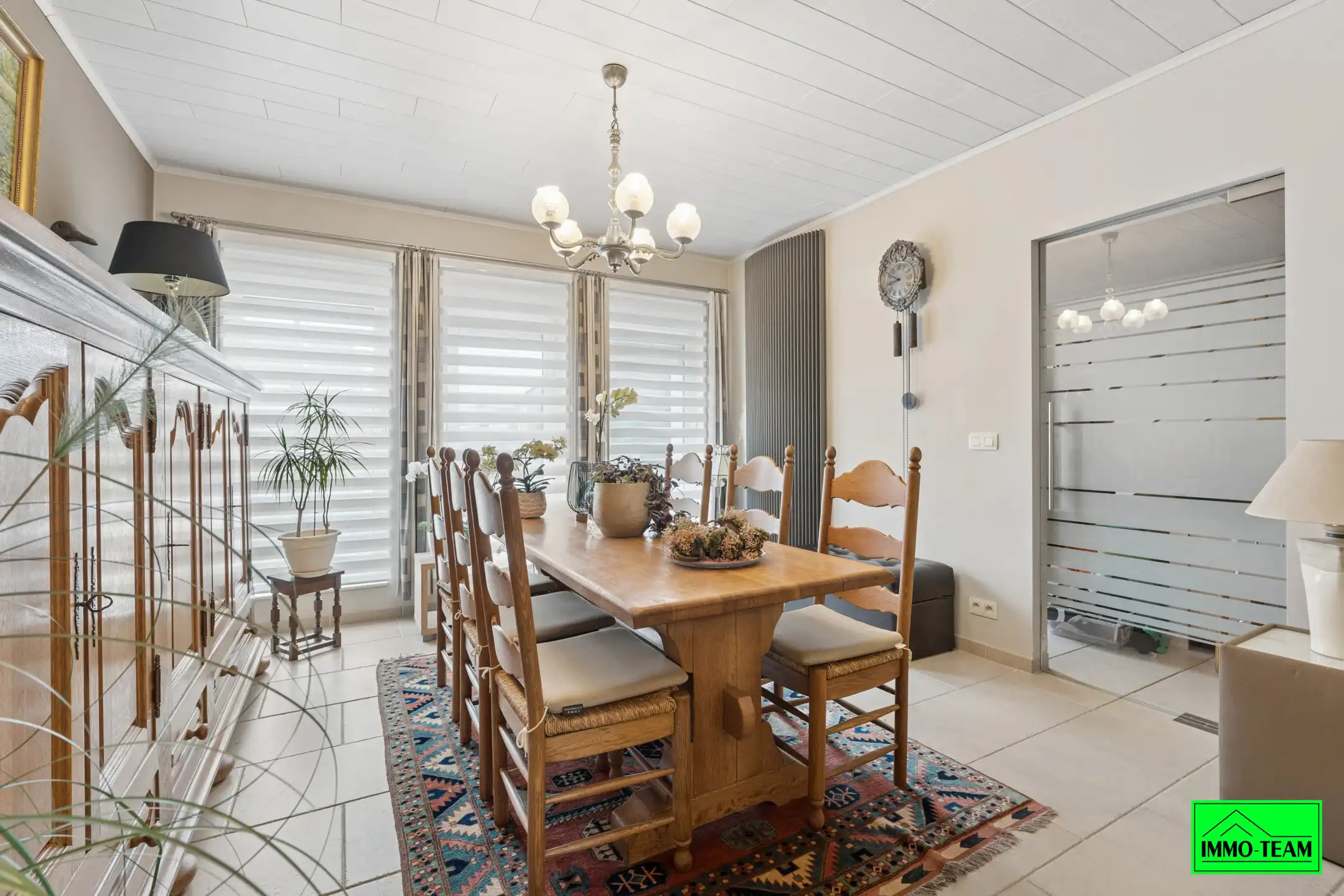  Volledig gerenoveerde en instapklare 2-gevelwoning  foto 4