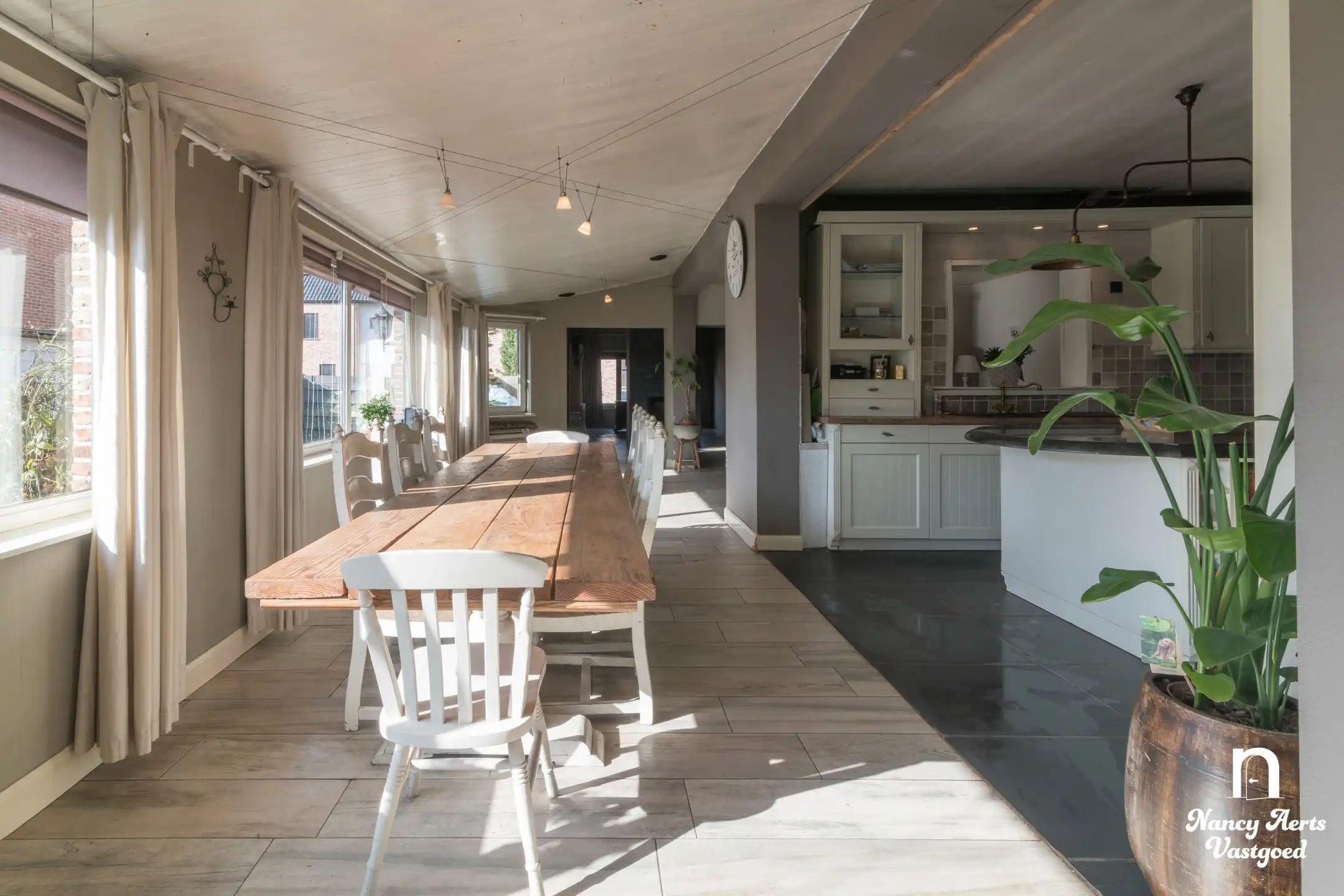 Ruime halfopen woning met tuin en veel potentieel foto 6