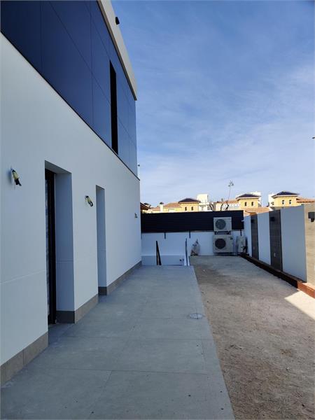 NIEUWBOUW LUXE VILLA IN LA ZENIA foto 21