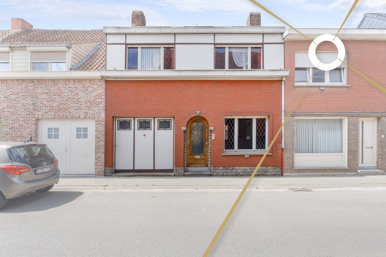 Hoofdfoto van de publicatie: Te koop: Te renoveren woning met potentieel in hartje Lauwe