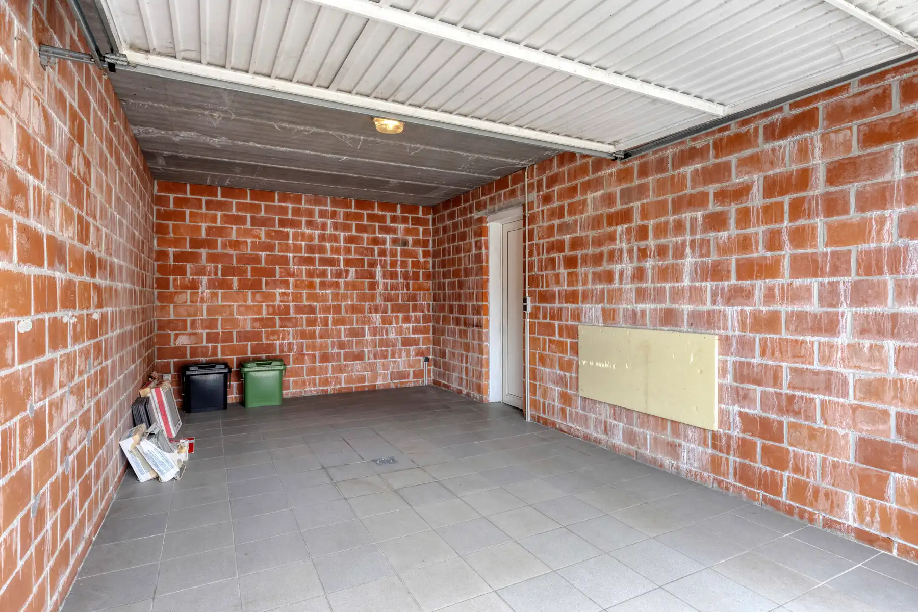 Instapklaar gelijkvloersapp met 2 slp, terras en garage! foto 21