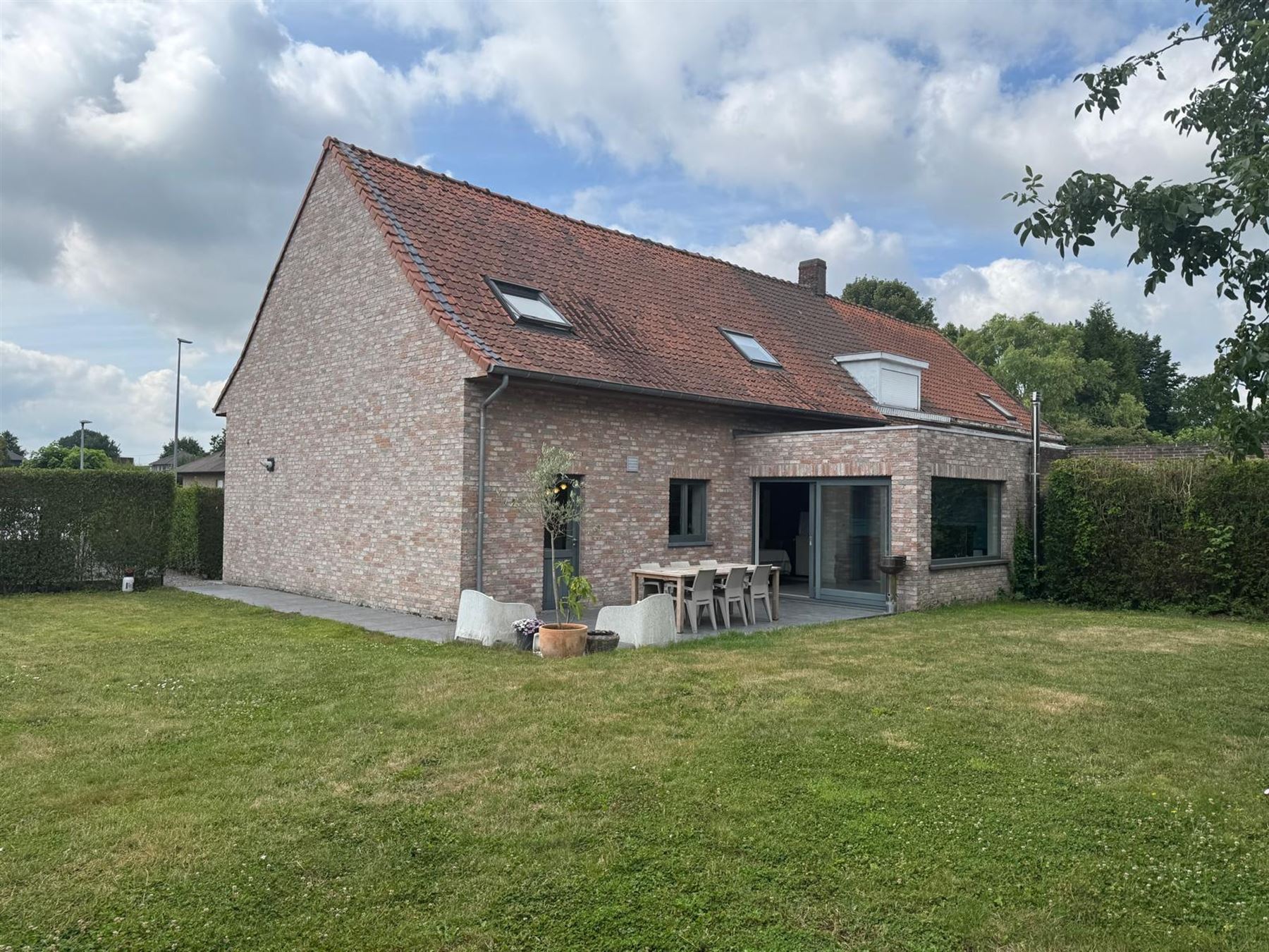 Instapklare woning met 3 slaapkamers te Moen foto {{pictureIndex}}