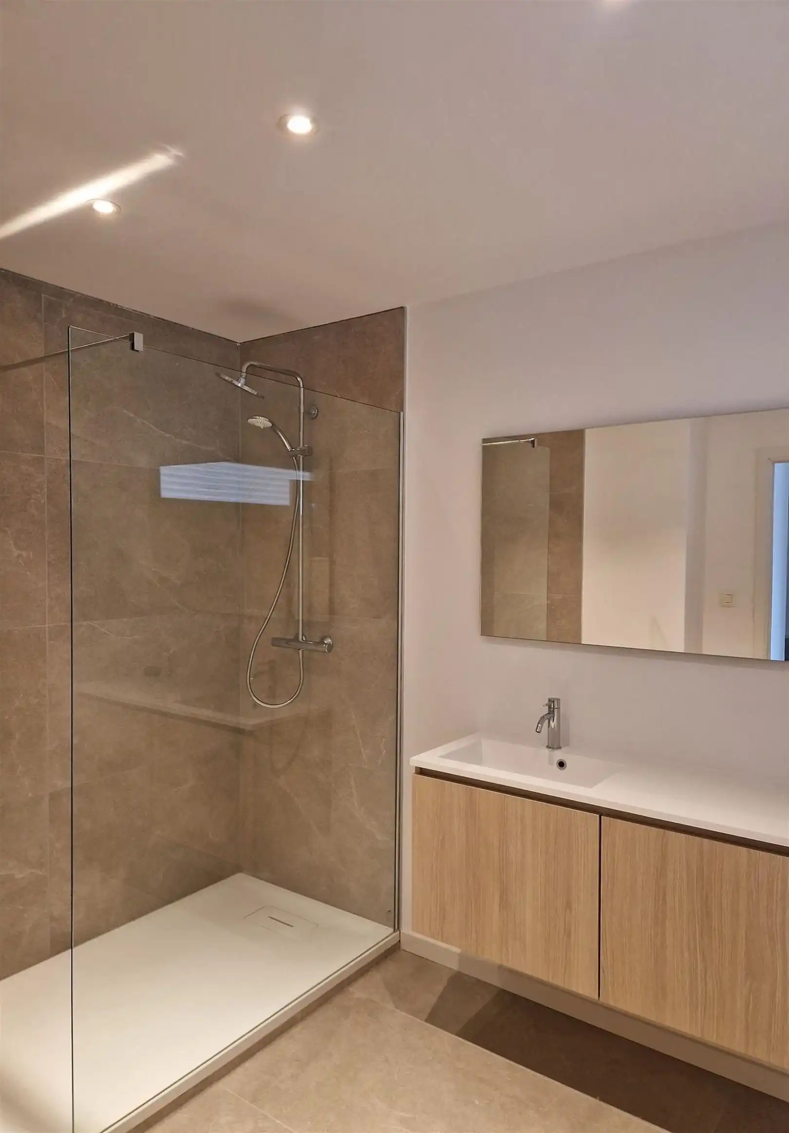 Gerenoveerd appartement gunstig gelegen op Linkeroever.  foto 5