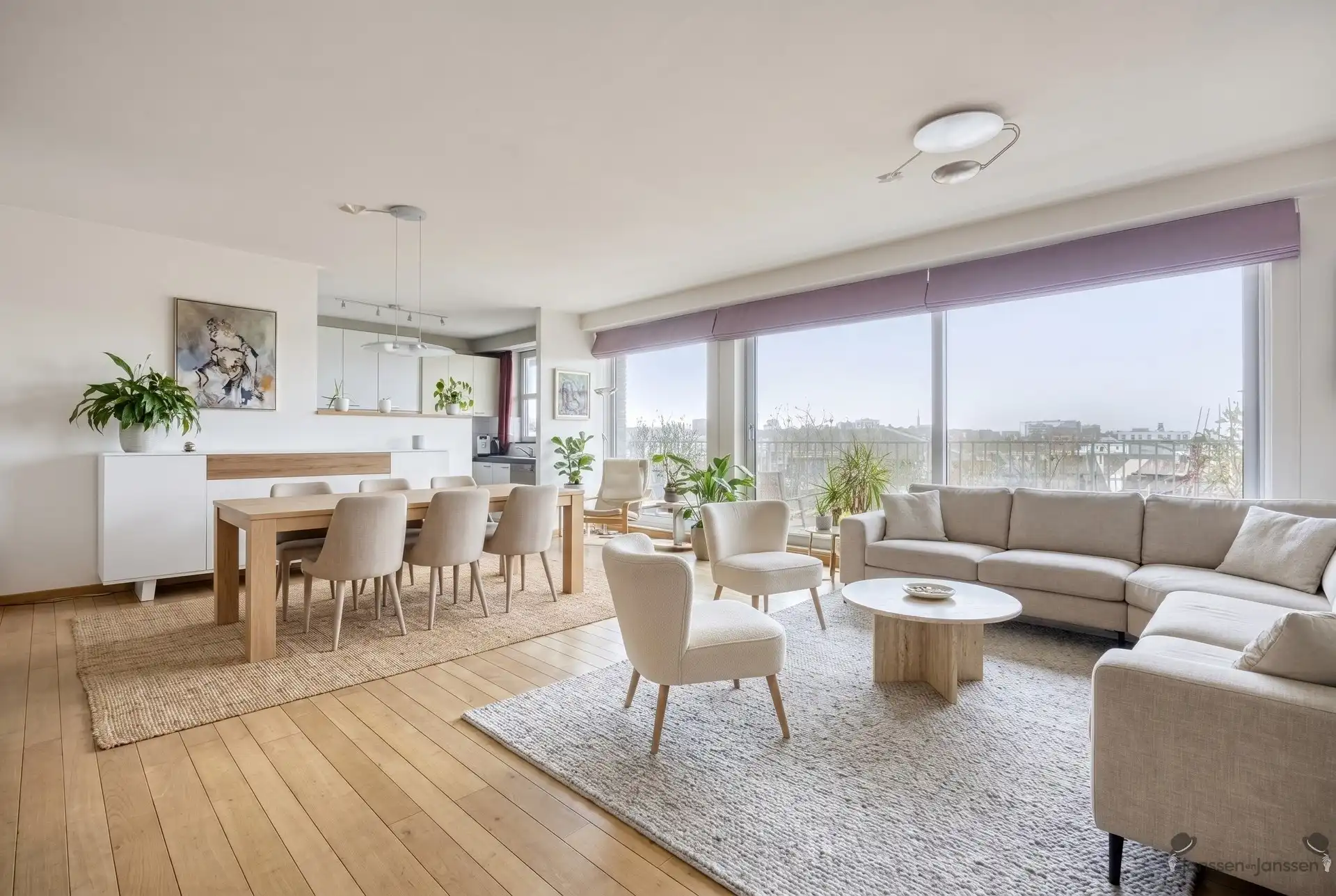 Ruim appartement met 3 slpk's, terras en 2 ondergrondse staanplaatsen foto 2