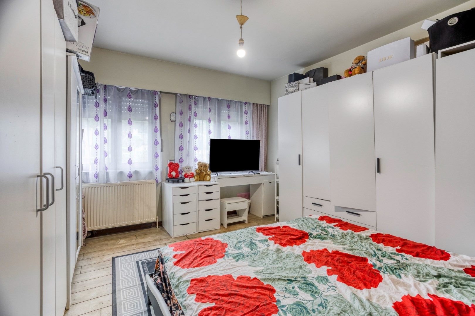 Gelijkvloerse woning met 2 slpks en inpandige garage op 824 m² !  foto 9