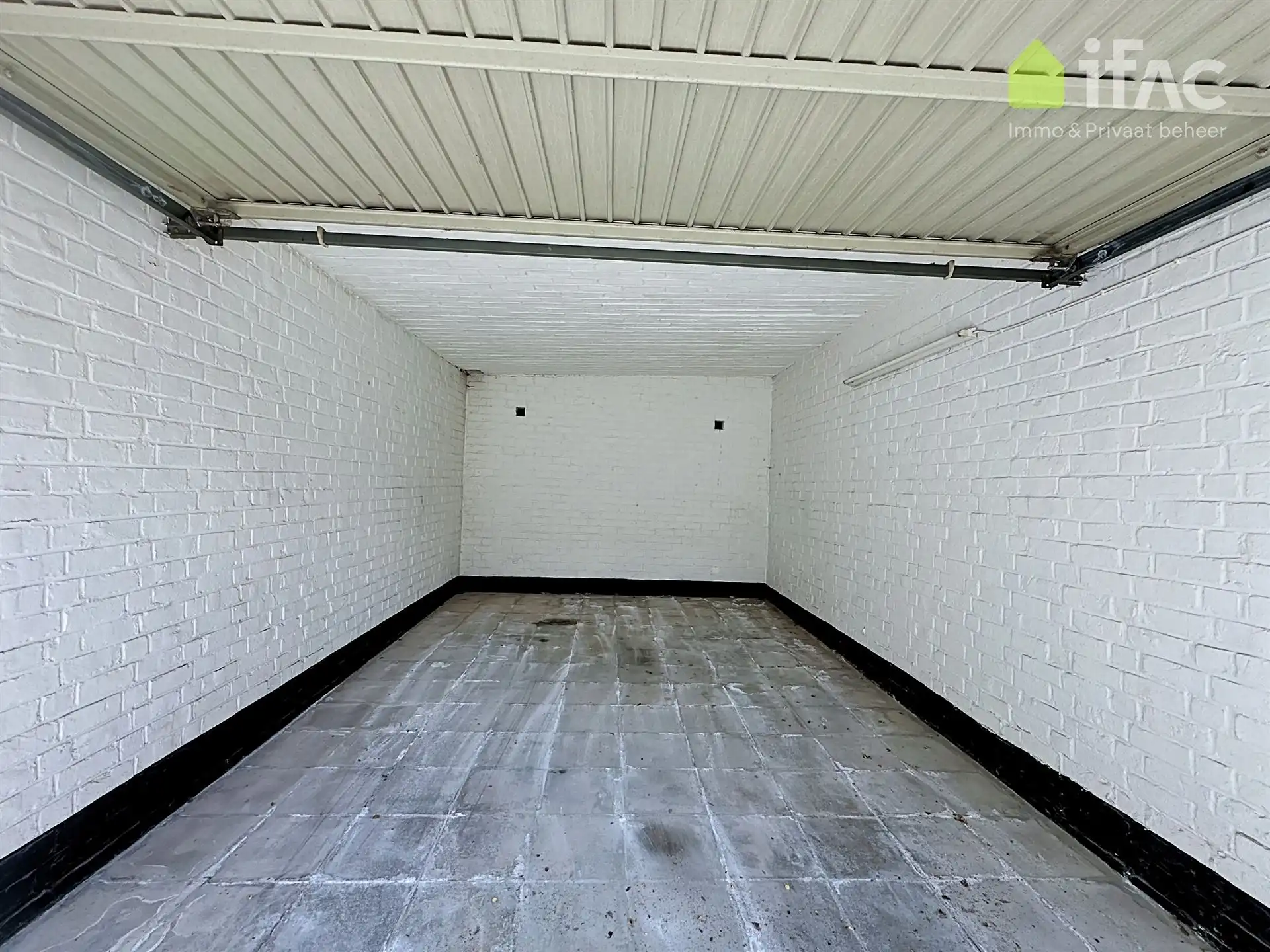 Fantastisch gelegen garagebox te koop vlakbij Montgomery foto 2