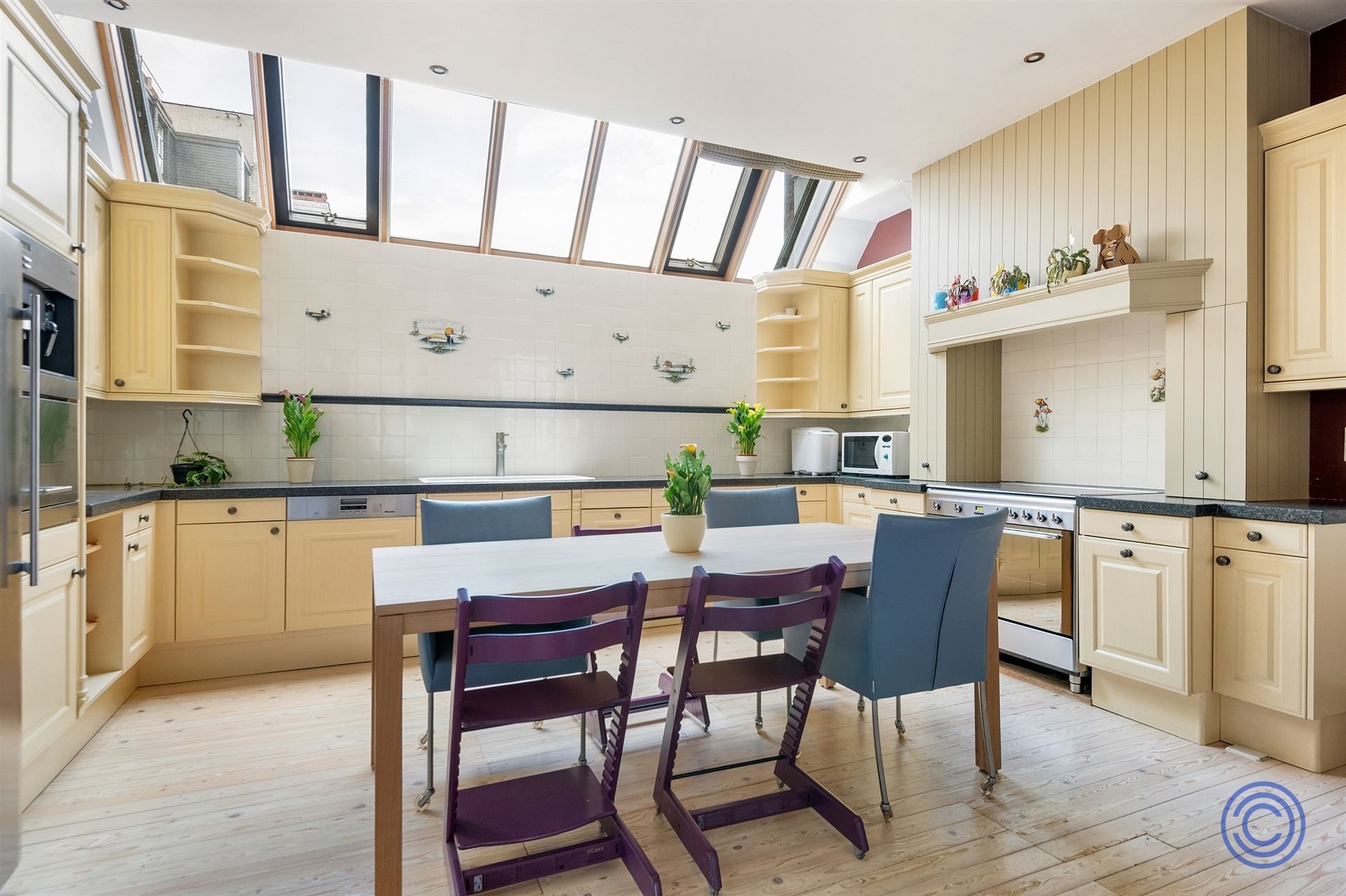 Gezellige, ruime gezinswoning met dakterras, middenin de stad! foto 4