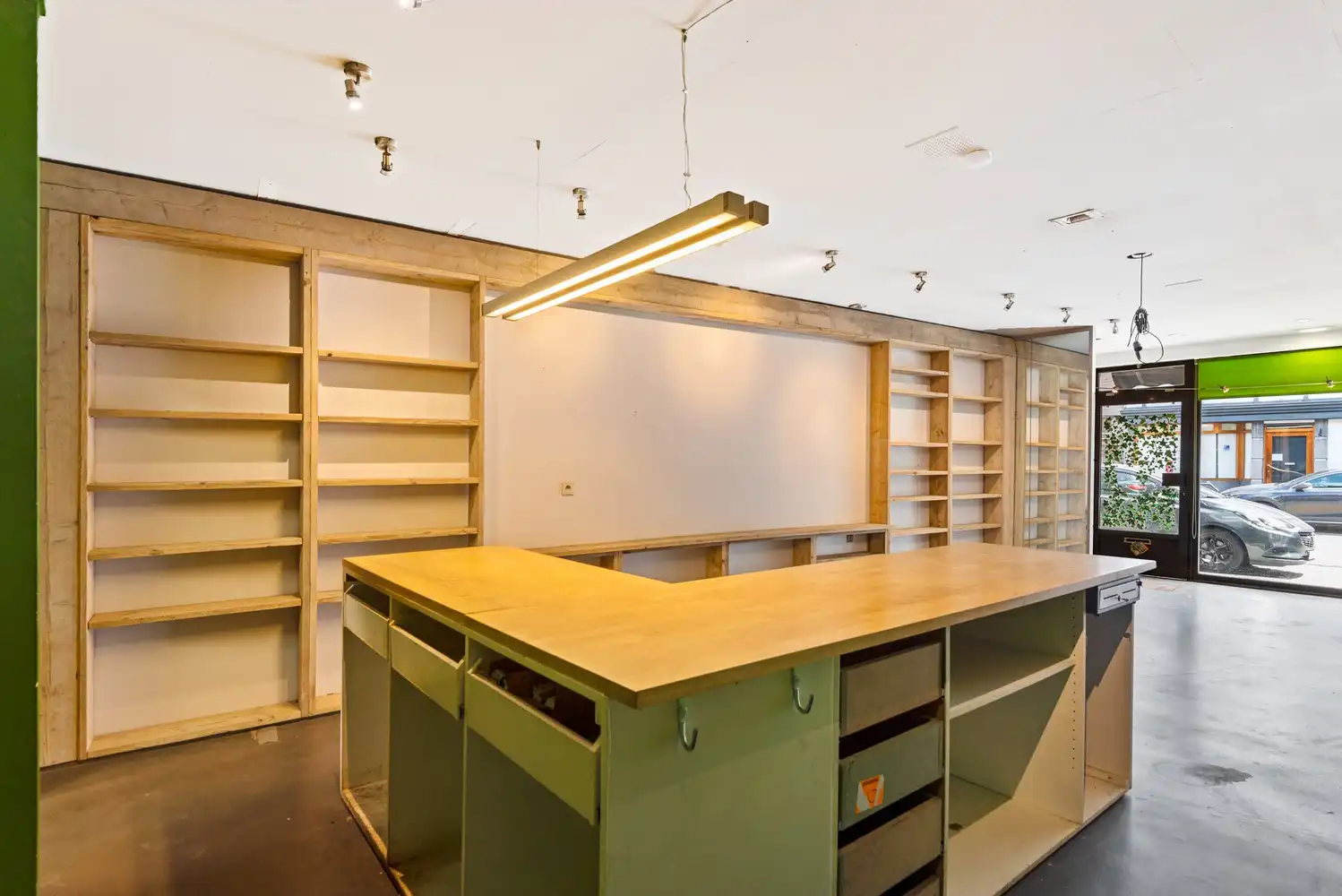 Handelshuis met 2 handelsruimtes en appartement in het hart van Wommelgem. foto 9