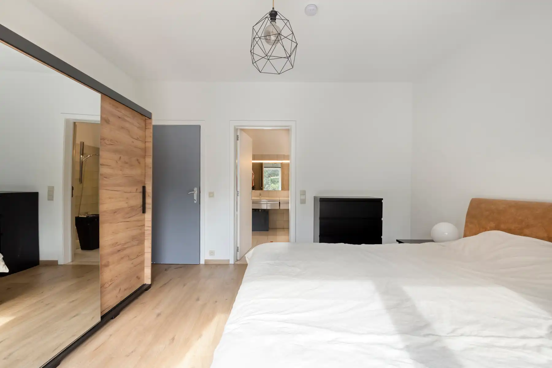 Ruime duplex met zonnige tuin in Dilbeek foto 18