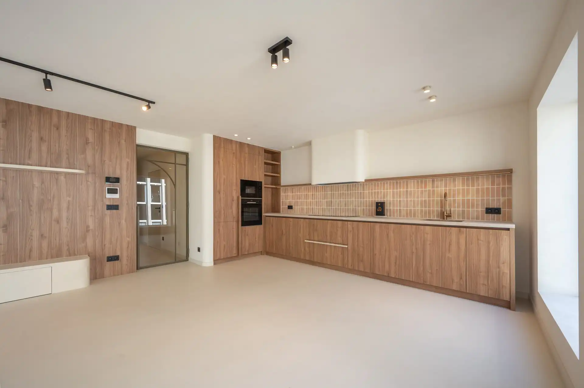 Volledig vernieuwde opbrengsteigendom met drie appartementen en verhuurd handelsgelijkvloers foto 6