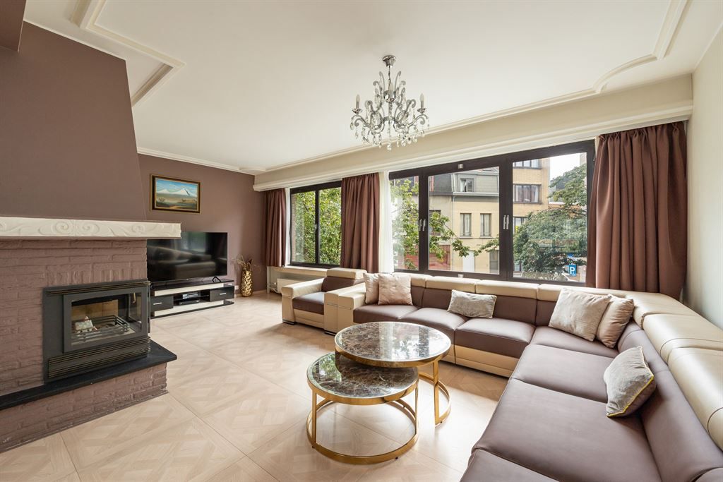 277m² aan woonoppervlakte + tuin, terras en garage foto 2