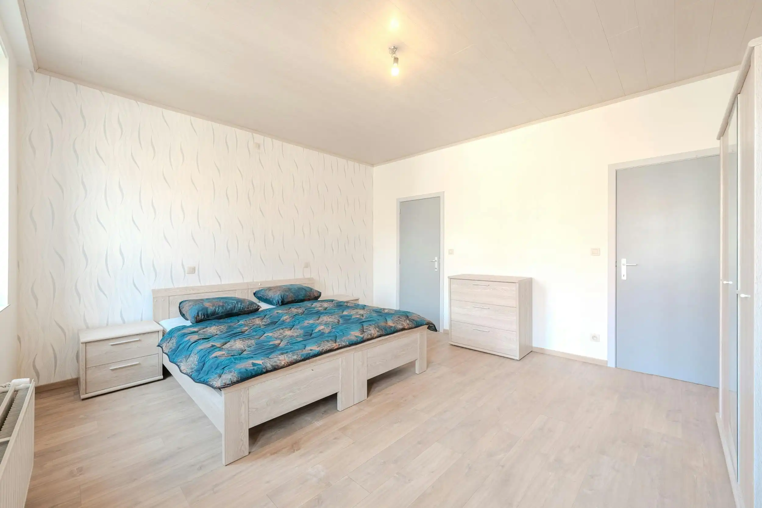 Totaal gerenoveerd huis te koop in hartje Ieper foto 18