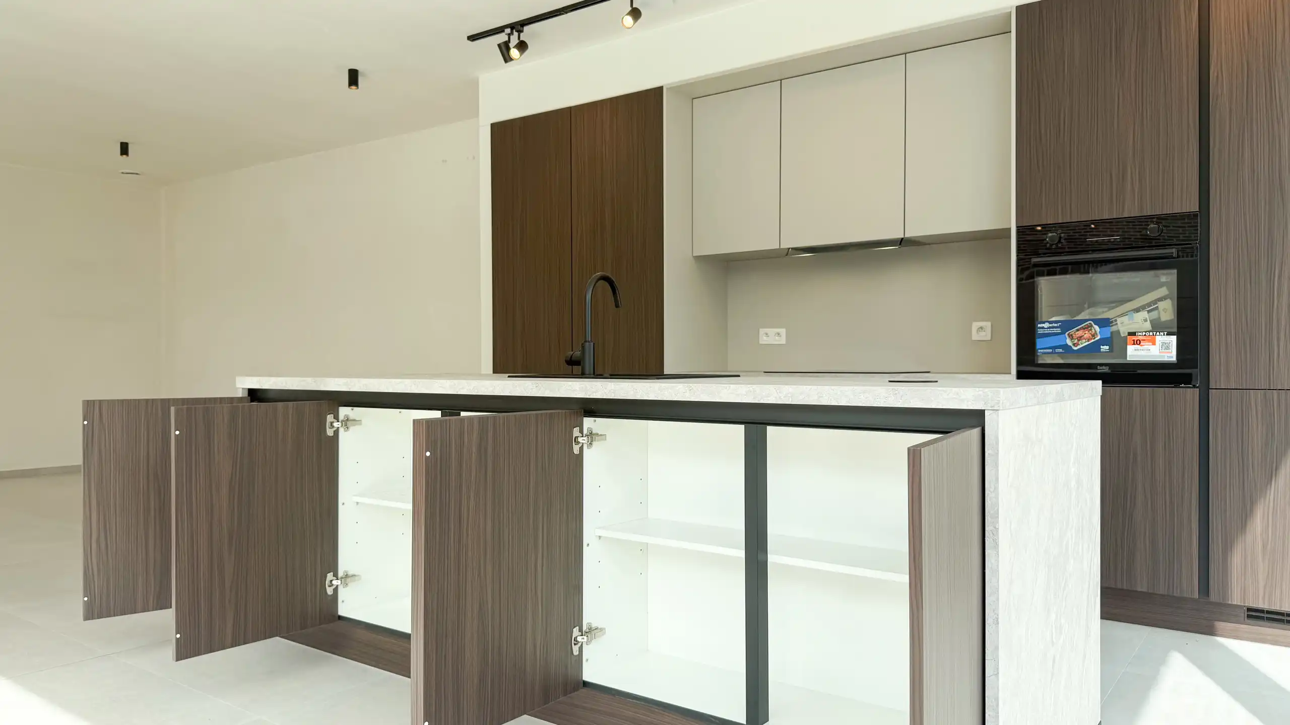 Kwalitatief afgewerkte nieuwbouwwoning op centrale ligging! foto 11