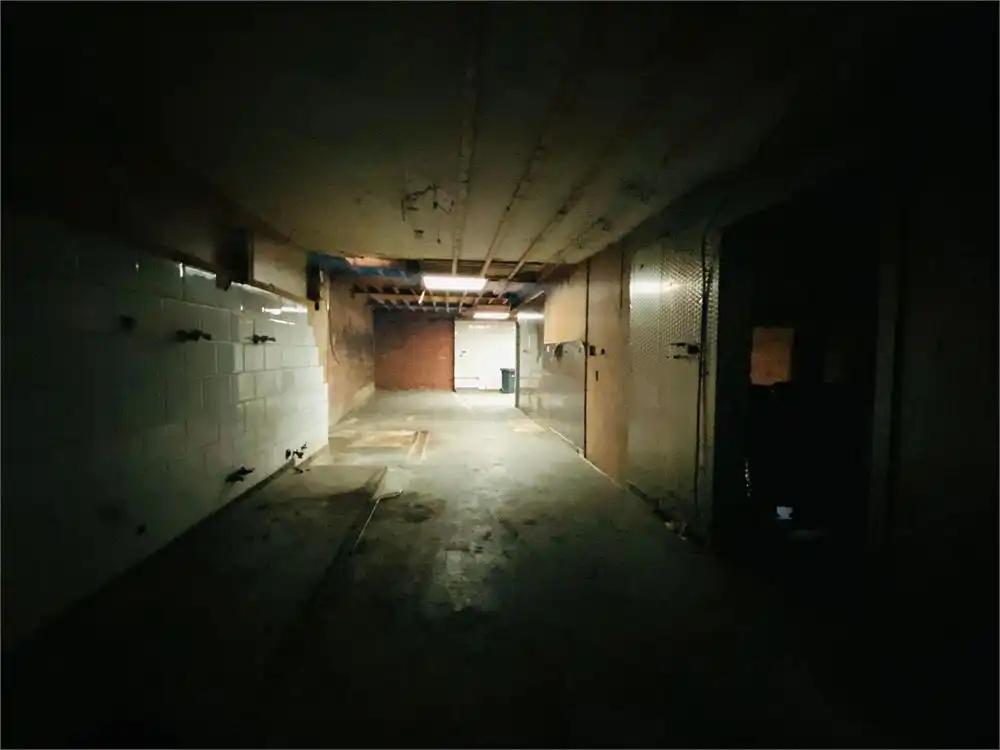 IN OPTIE - RUIM handelspand in het centrum van Hove foto 9