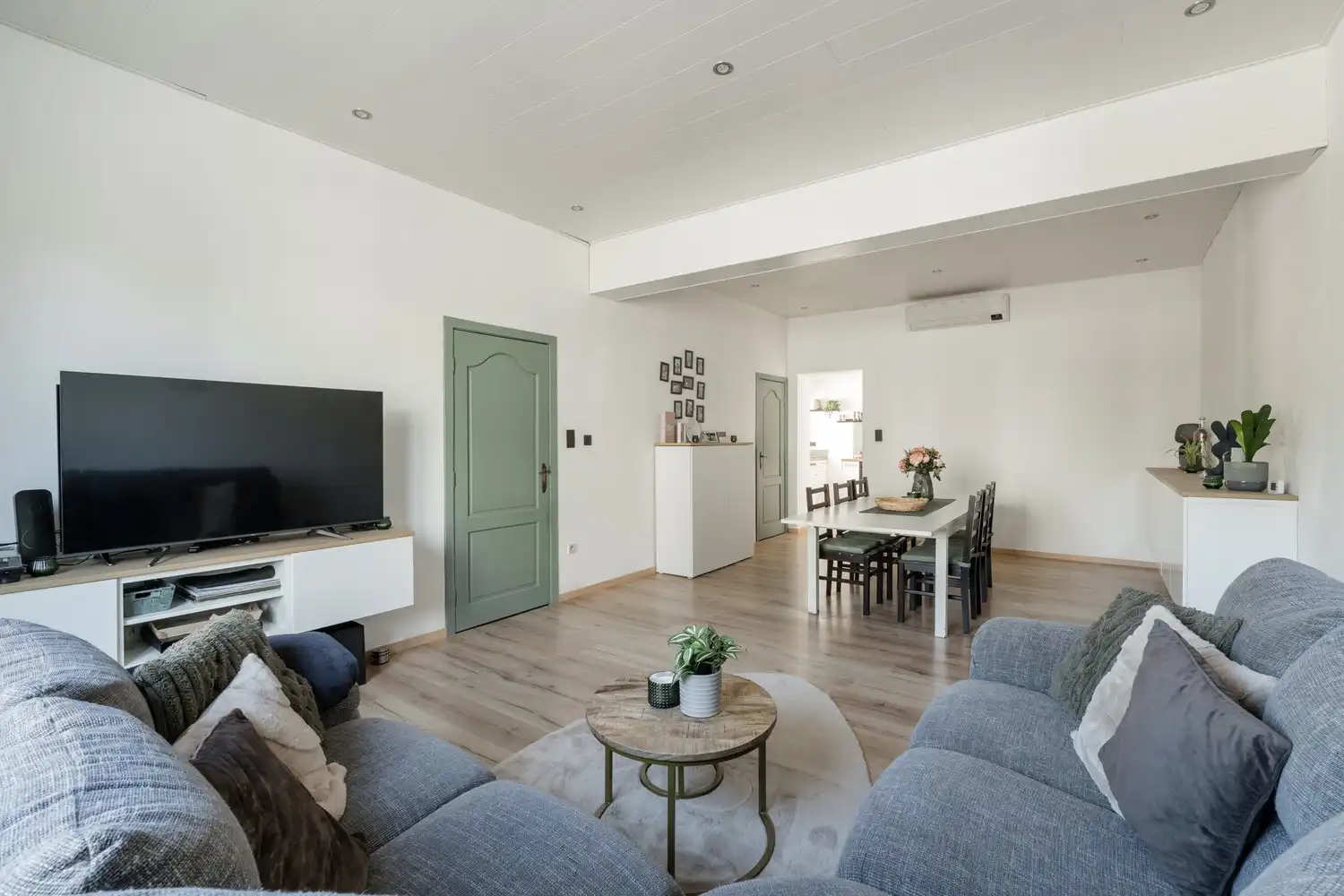 Karaktervolle woning met tal van mogelijkheden in het hart van Neerpelt foto 8